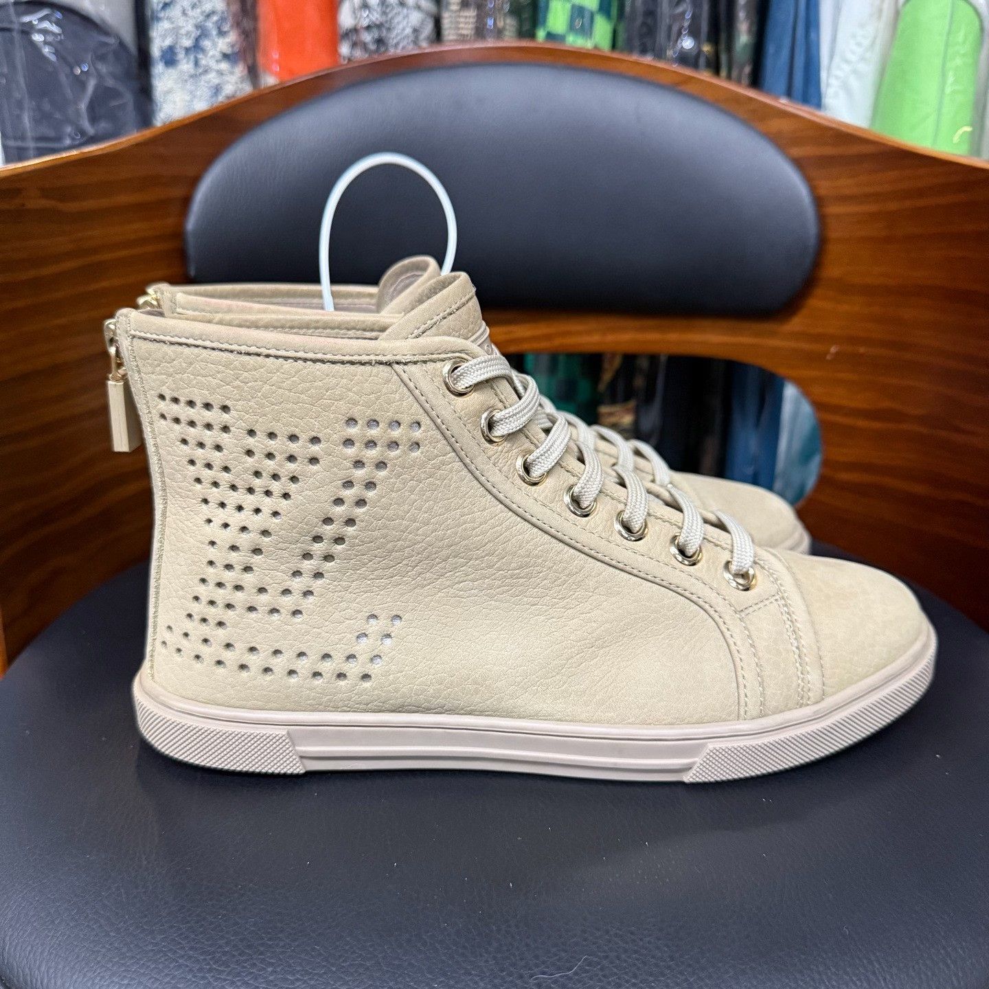 Louis Vuitton Louis Vuitton Retro Hitop Sneakers us_6 Women Size US 6 / IT 36 - 4 Thumbnail