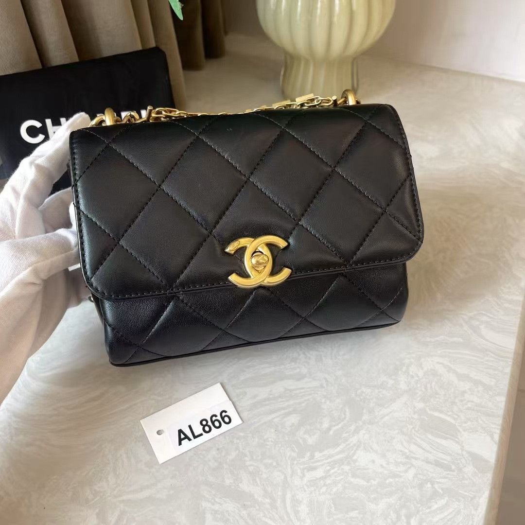 Chanel Pre-loved Bag Very good condition Size ONE SIZE - 3 Thumbnail