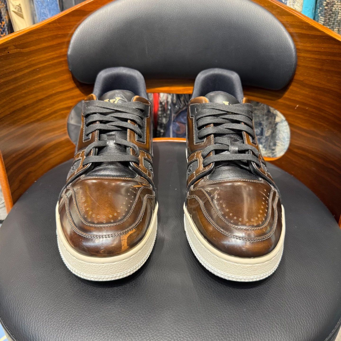Louis Vuitton Louis Vuitton Retro White Lowtop Sneakers 9.5 Men Size US 9.5 / EU 42-43 - 2 Thumbnail