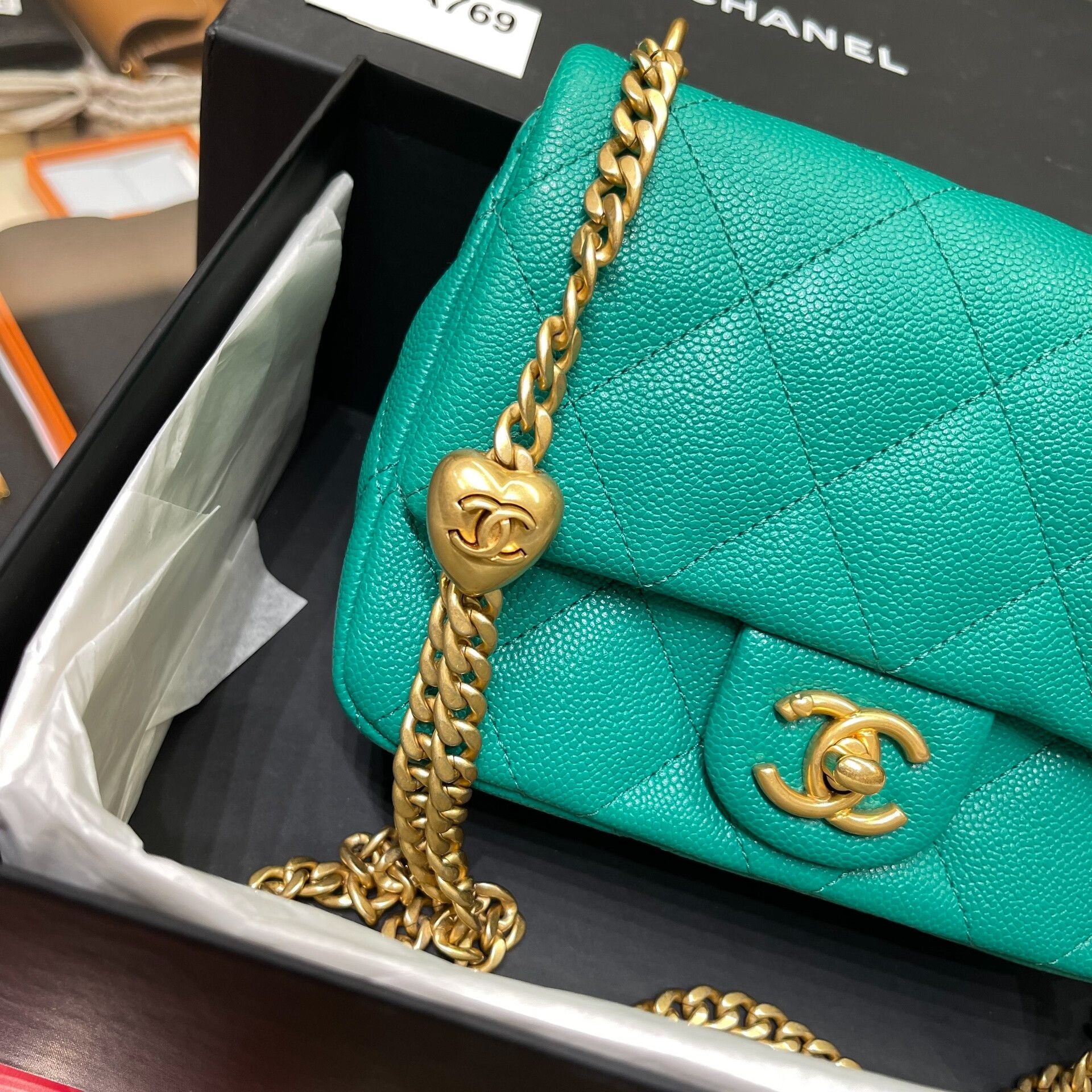 Chanel Pre-loved Bag Very good condition Size ONE SIZE - 4 Thumbnail