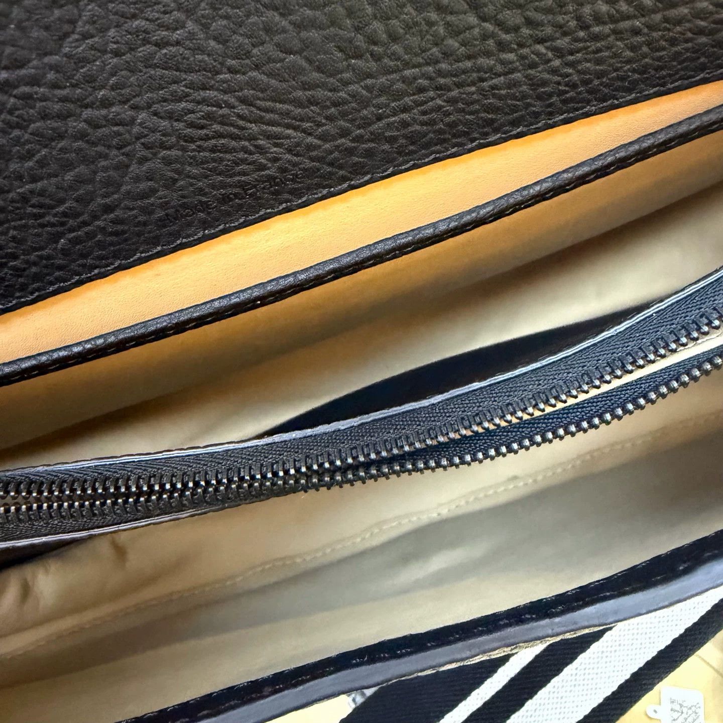 Louis Vuitton Pre-loved Bag Very good condition Size ONE SIZE - 9 Thumbnail