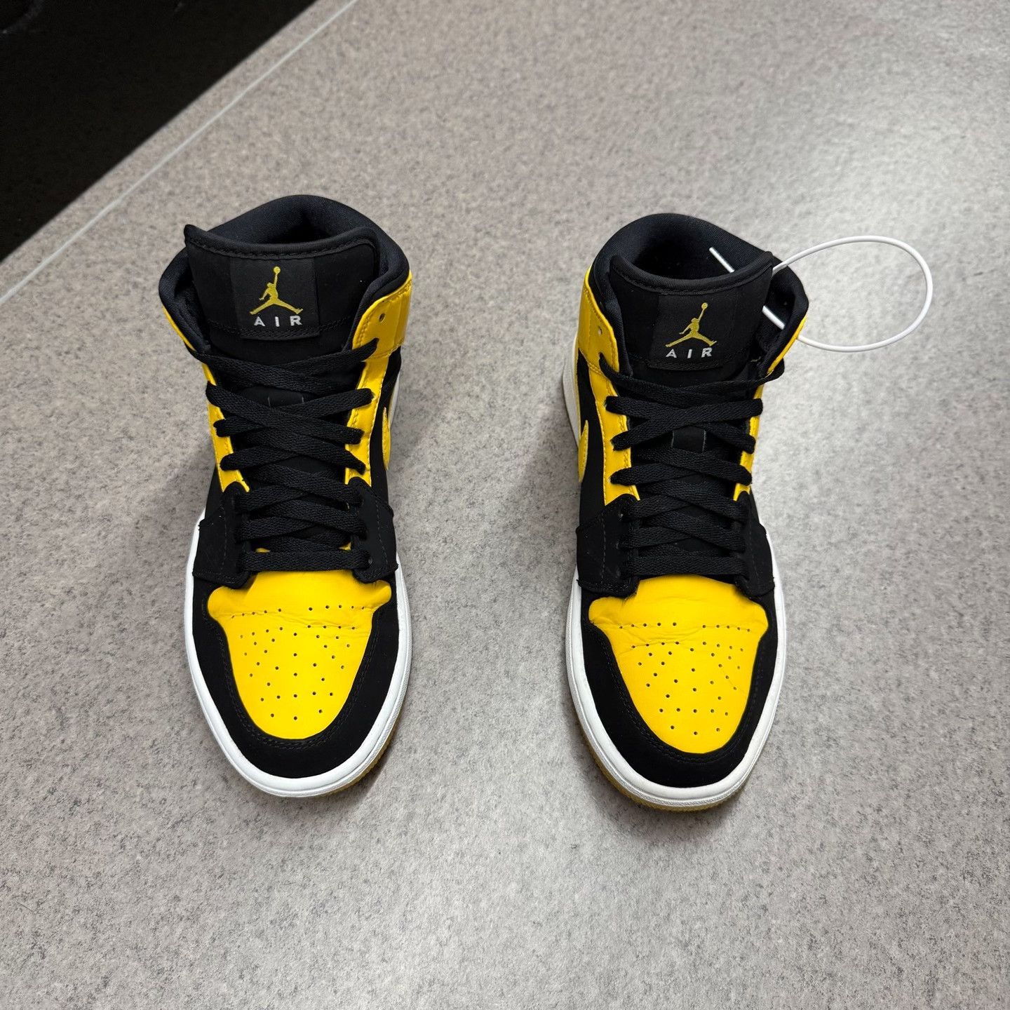 Nike Nike AJ1 Yellow Lowtop Sneakers 10 Men Size US 10 / EU 43 - 5 Thumbnail