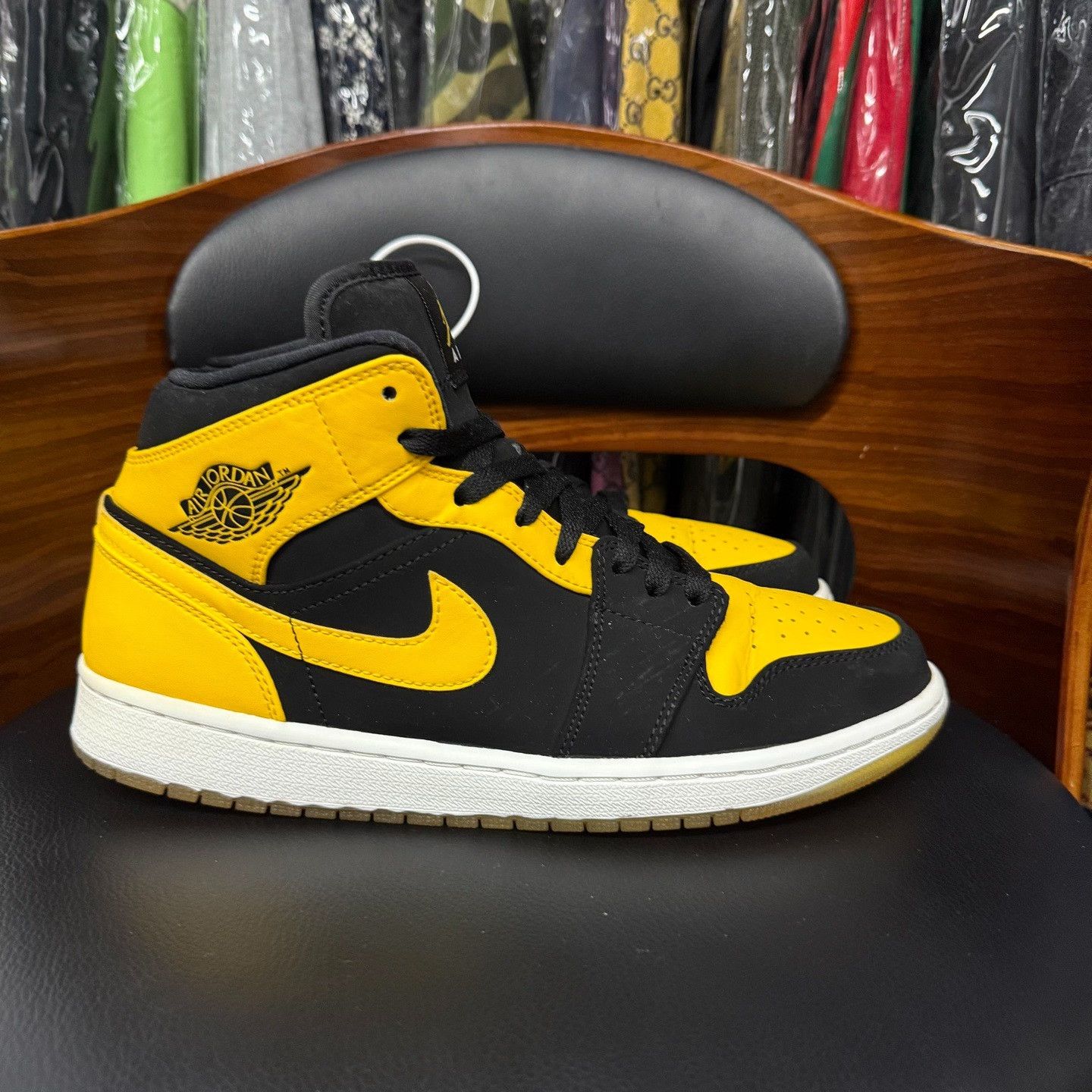 Nike Nike AJ1 Yellow Lowtop Sneakers 10 Men Size US 10 / EU 43 - 4 Thumbnail