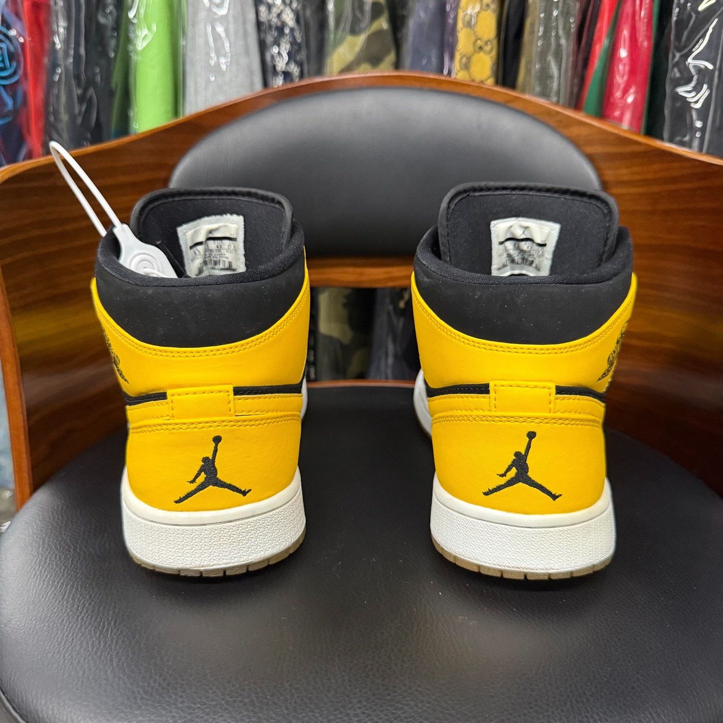 Nike Nike AJ1 Yellow Lowtop Sneakers 10 Men Size US 10 / EU 43 - 3 Thumbnail