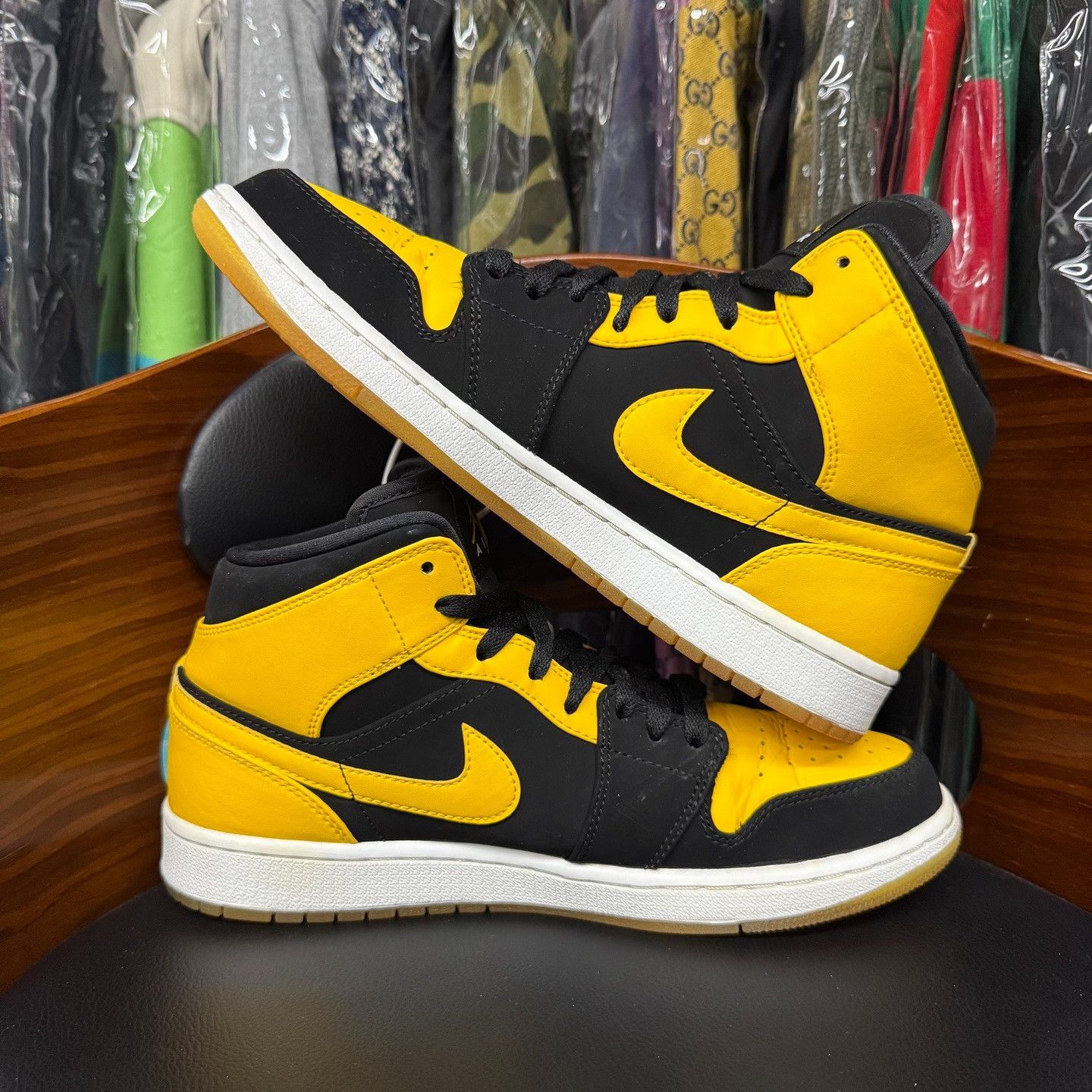 Nike Nike AJ1 Yellow Lowtop Sneakers 10 Men Size US 10 / EU 43 - 7 Thumbnail