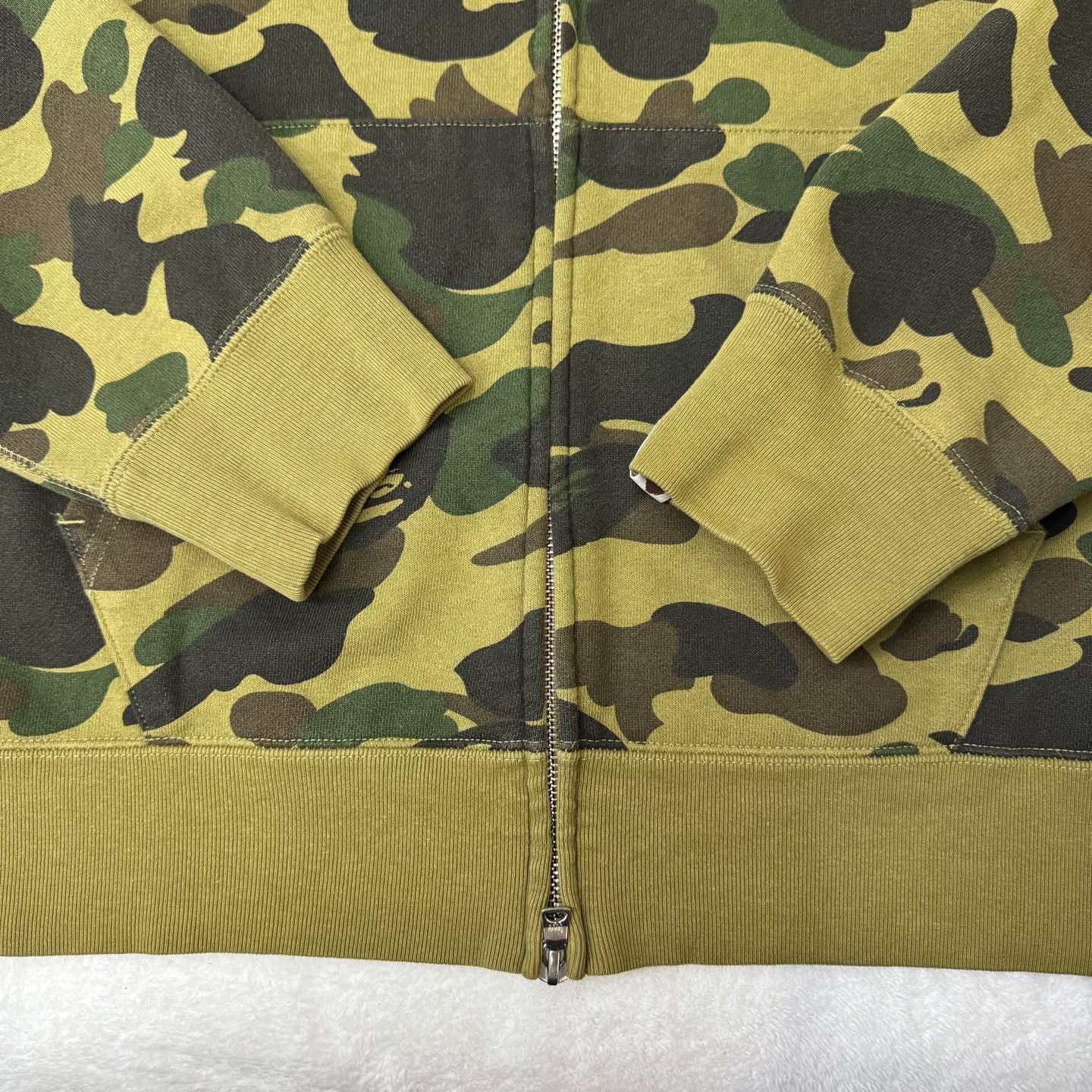 Bape Bape Shark Camo Green Light Jacket xl Men Size US XL / EU 56 / 4 - 2 Thumbnail