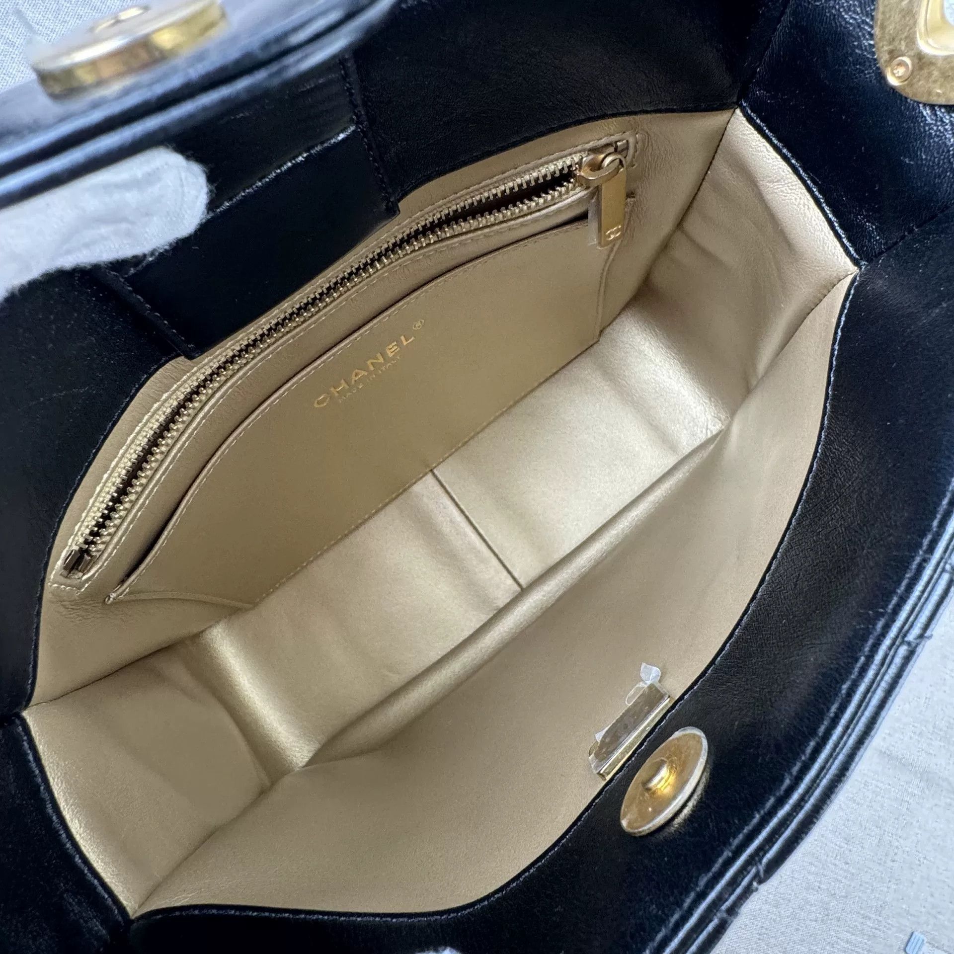 Chanel Pre-loved Bag Very good condition Size ONE SIZE - 2 Thumbnail