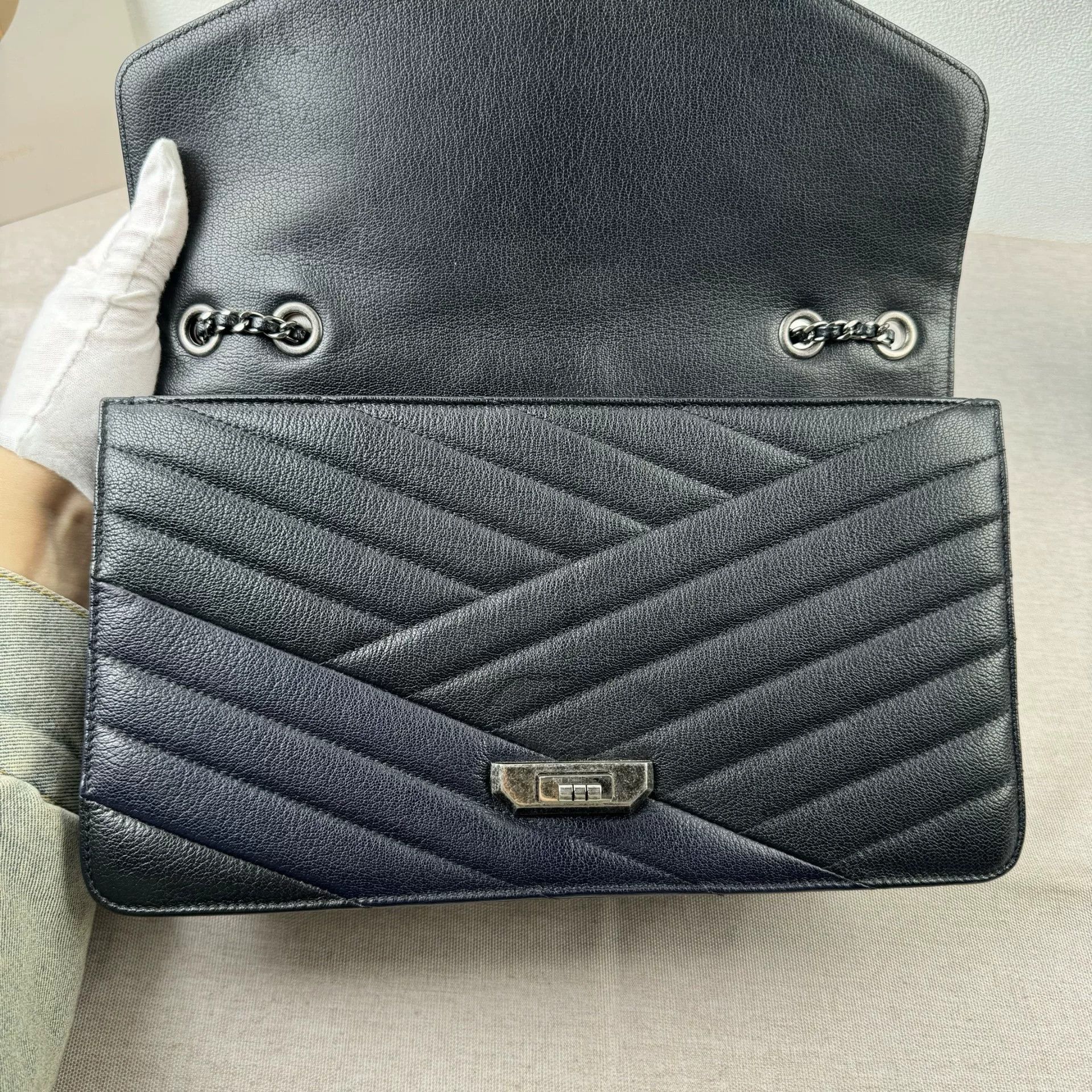 Chanel Pre-loved Bag Very good condition Size ONE SIZE - 6 Thumbnail