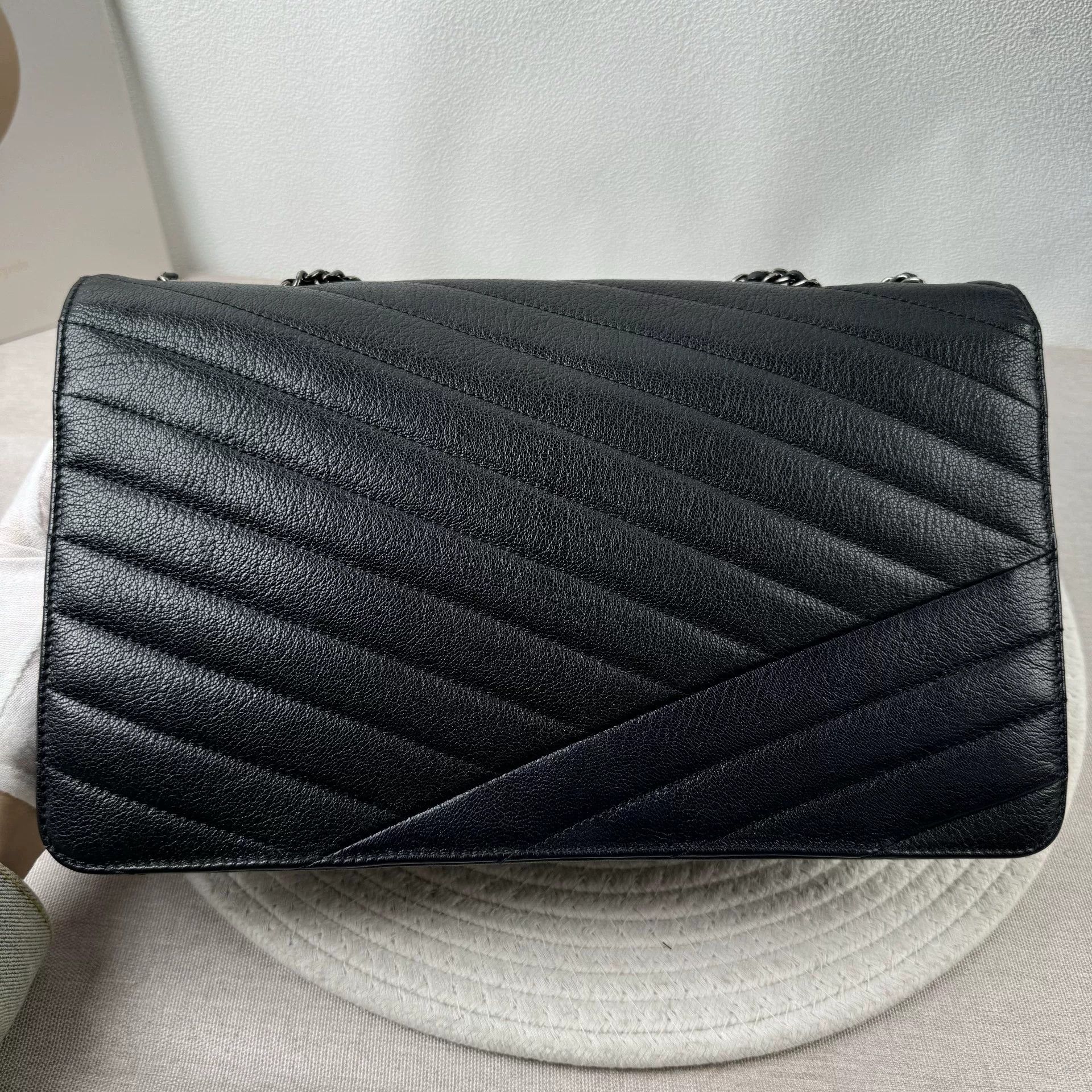 Chanel Pre-loved Bag Very good condition Size ONE SIZE - 7 Thumbnail