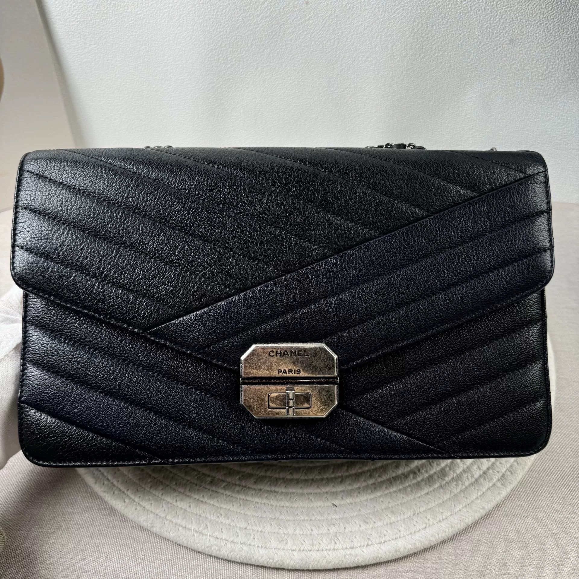 Chanel Pre-loved Bag Very good condition Size ONE SIZE - 2 Thumbnail