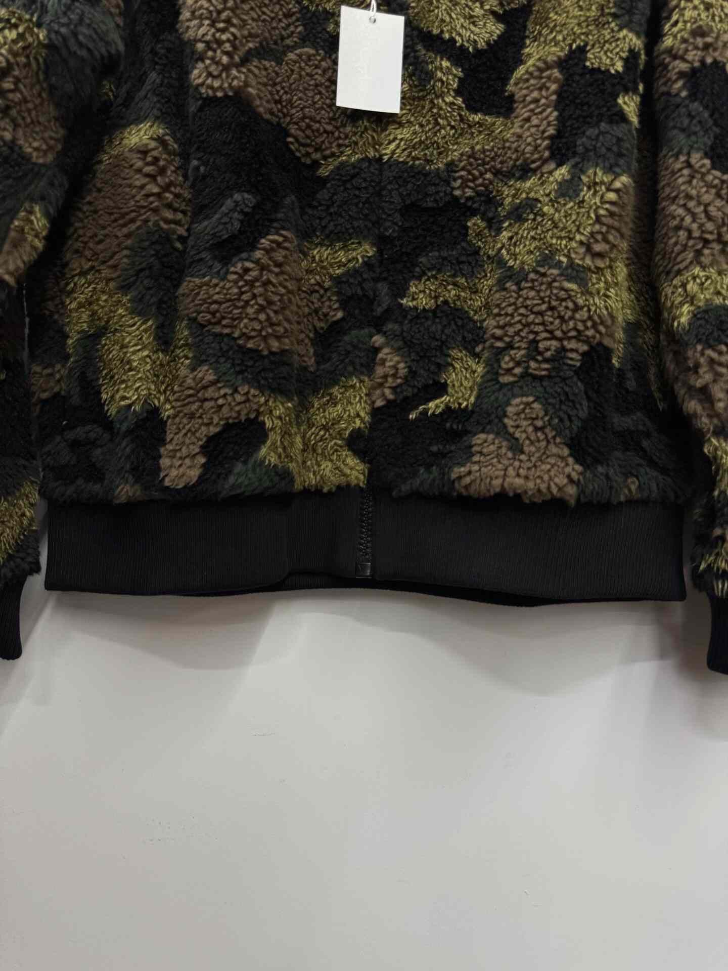 Louis Vuitton Louis Vuitton Camo Green Jacket XXL Women Size XXL / US 16-18 / IT 52-54 - 4 Thumbnail