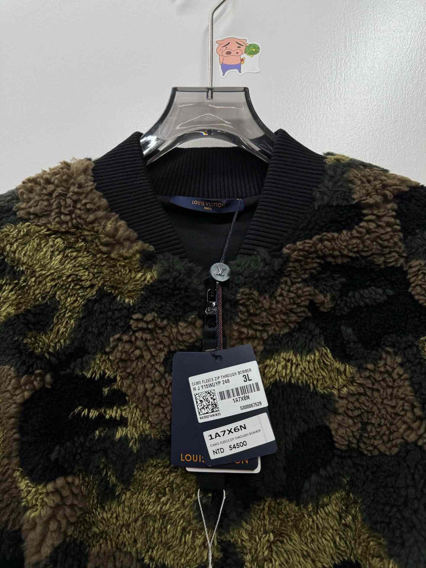 Louis Vuitton Louis Vuitton Camo Green Jacket XXL Women Size XXL / US 16-18 / IT 52-54 - 2 Thumbnail