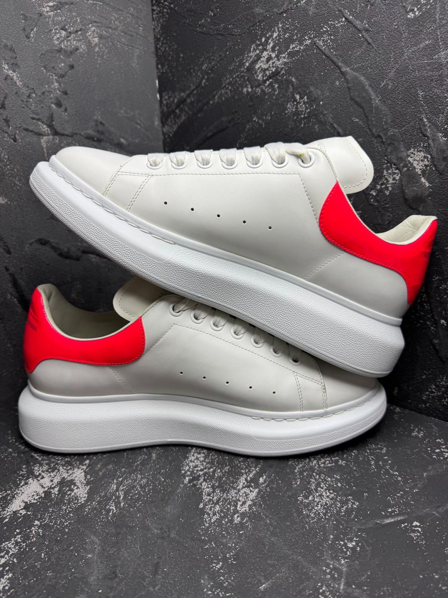 Alexander McQueen Alexander McQueen Pink Lowtop Sneakers 10.5 Men Size US 10.5 / EU 43-44 - 5 Thumbnail