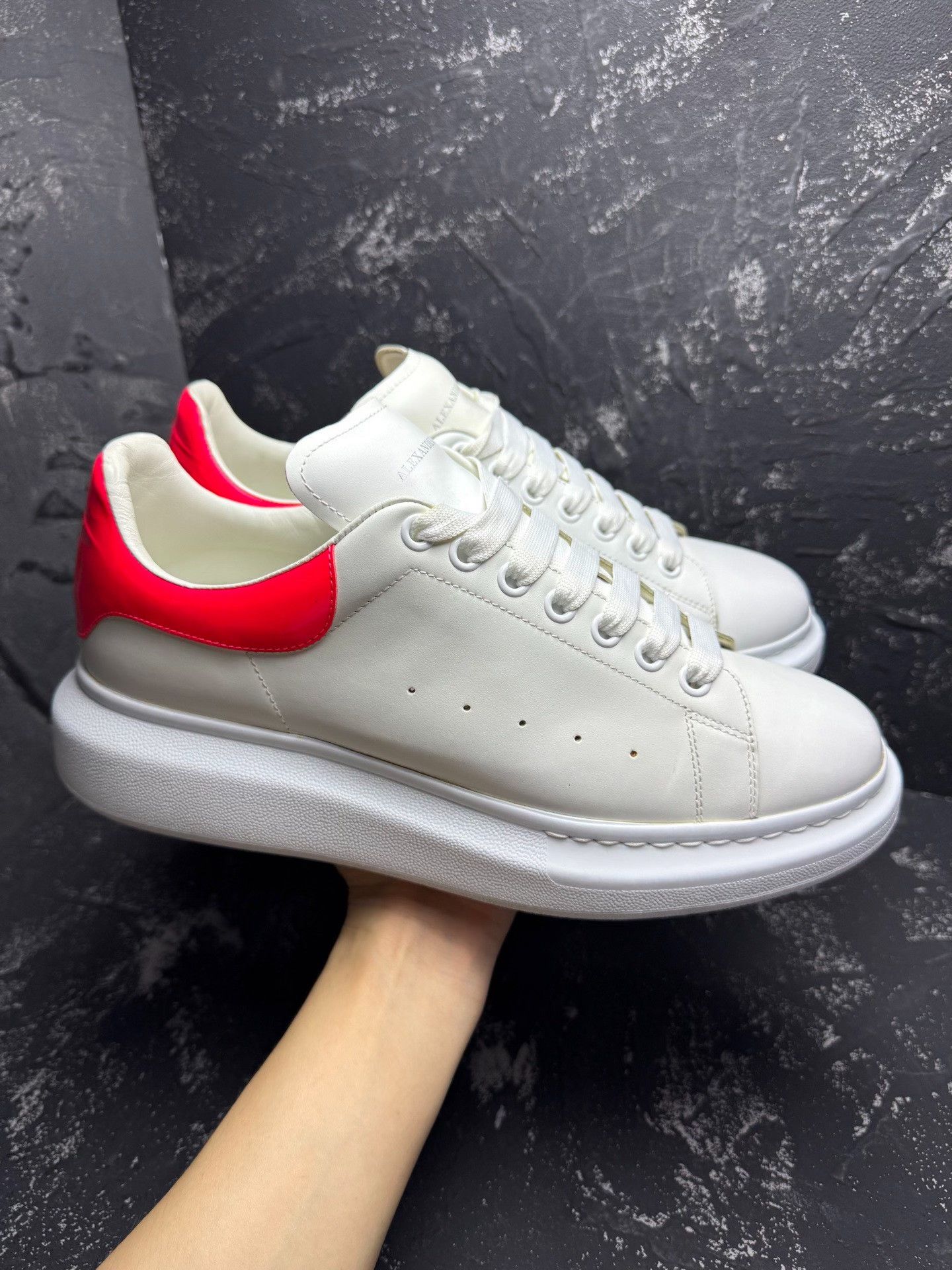 Alexander McQueen Alexander McQueen Pink Lowtop Sneakers 10.5 Men Size US 10.5 / EU 43-44 - 7 Thumbnail