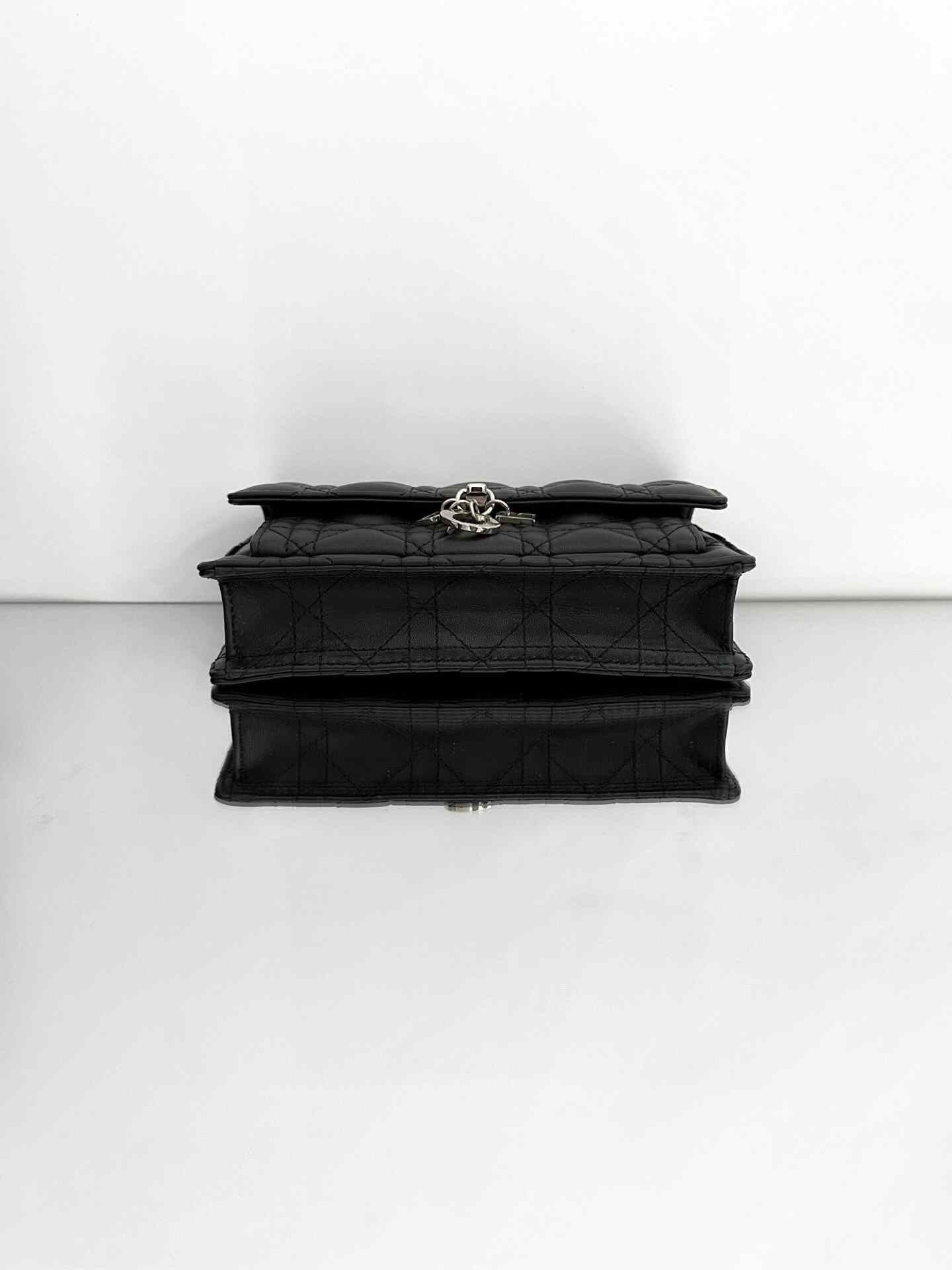 Dior Pre-loved Bag Very good condition Size ONE SIZE - 6 Thumbnail