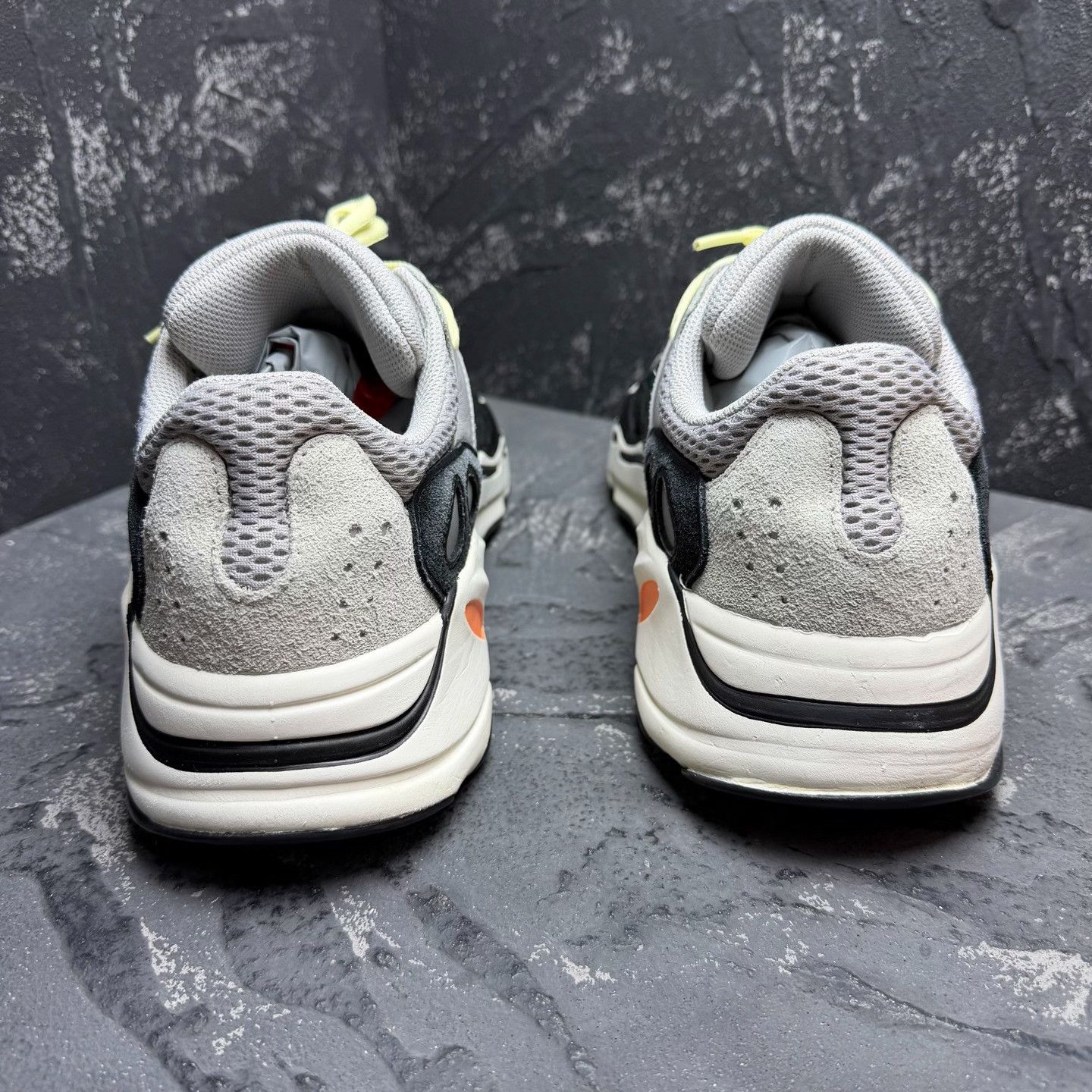 Adidas Adidas YEEZY700 Lowtop Sneakers 10.5 Men Size US 10.5 / EU 43-44 - 3 Thumbnail