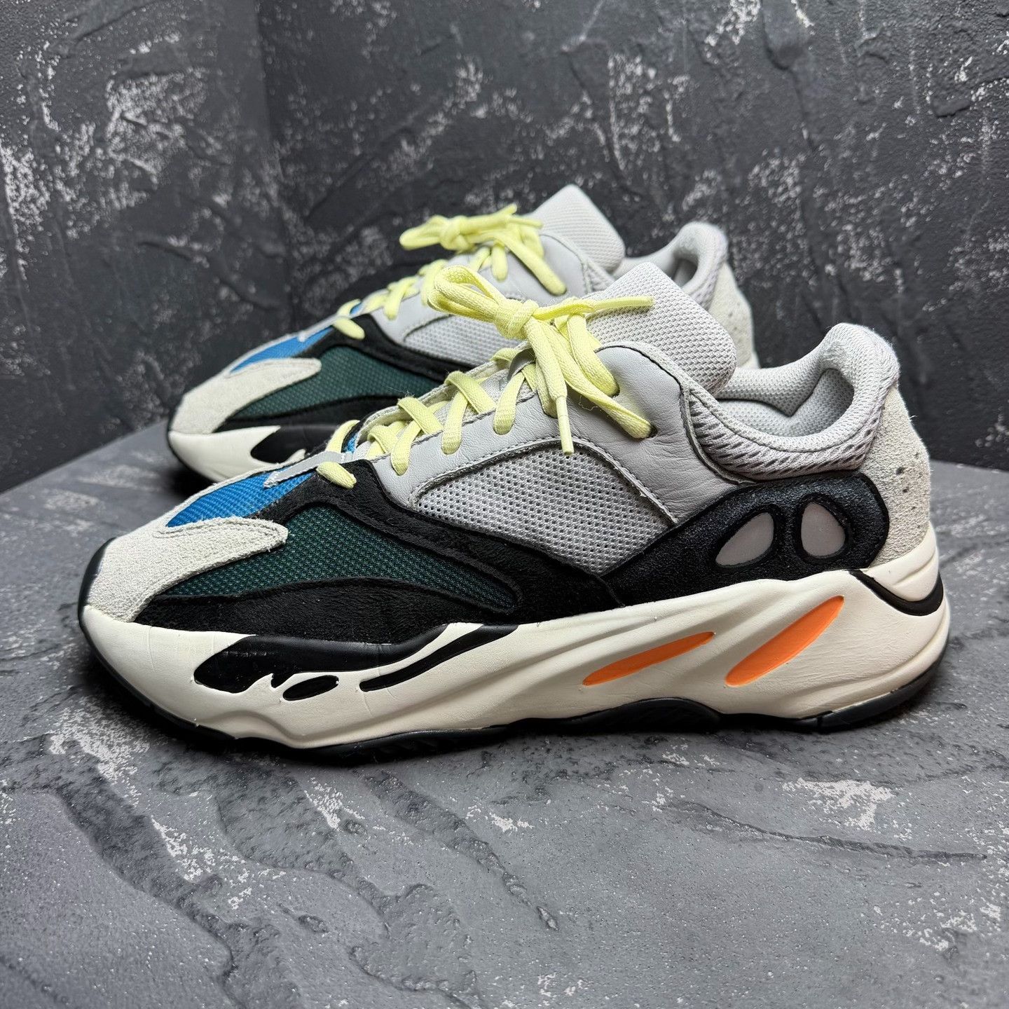 Adidas Adidas YEEZY700 Lowtop Sneakers 10.5 Men Size US 10.5 / EU 43-44 - 2 Thumbnail