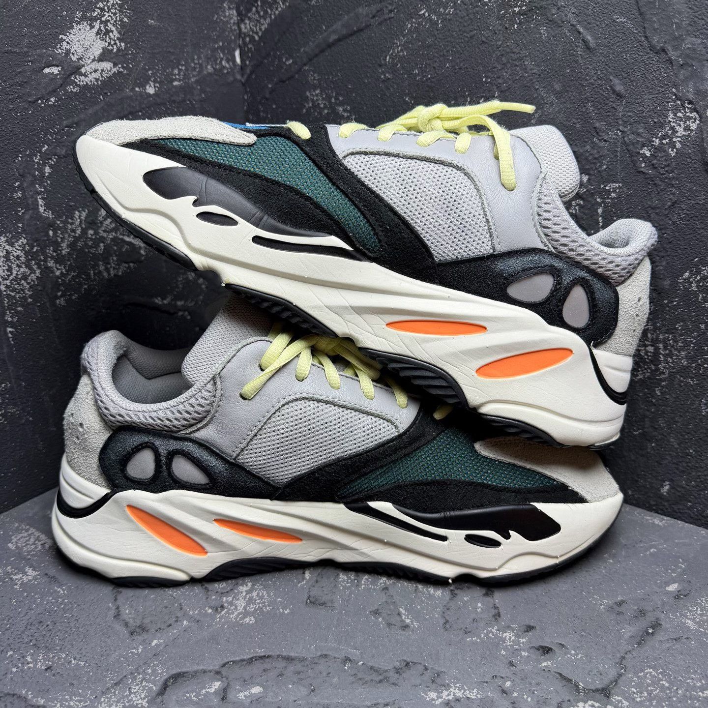 Adidas Adidas YEEZY700 Lowtop Sneakers 10.5 Men Size US 10.5 / EU 43-44 - 6 Thumbnail