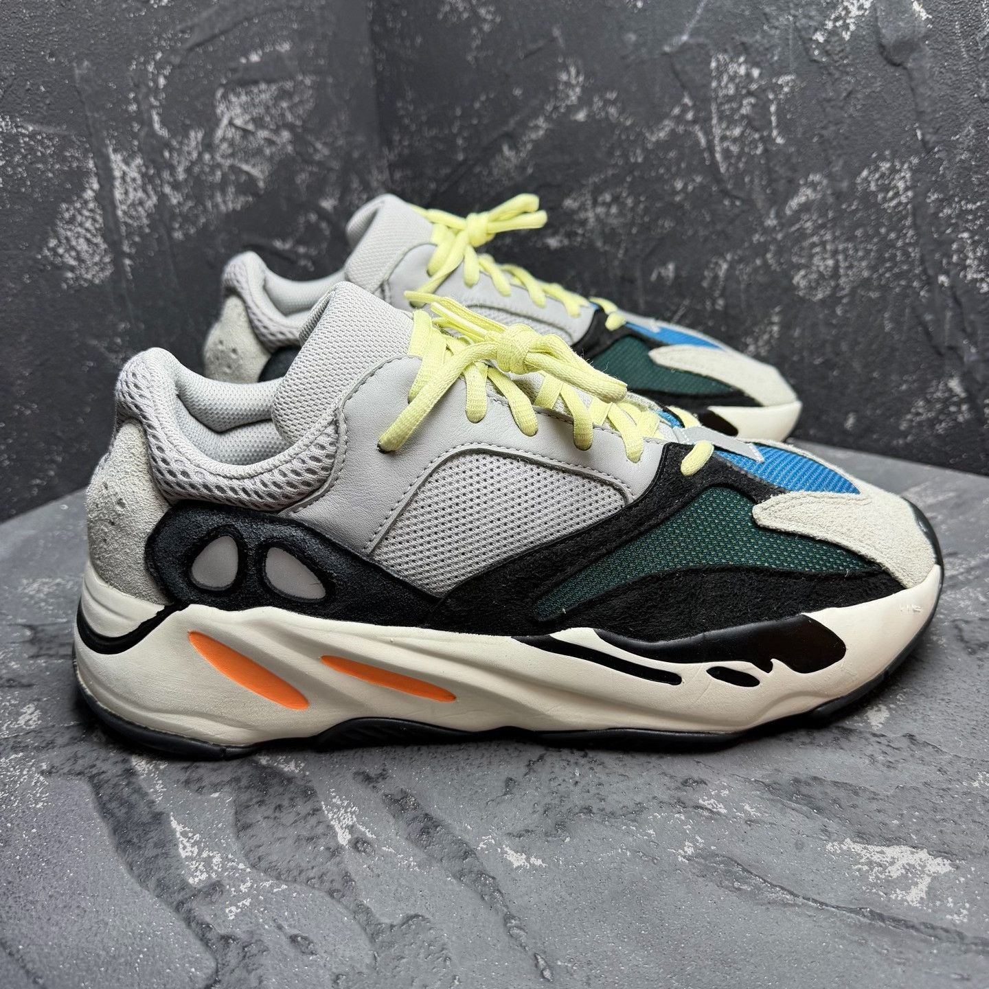 Adidas Adidas YEEZY700 Lowtop Sneakers 10.5 Men Size US 10.5 / EU 43-44 - 4 Thumbnail