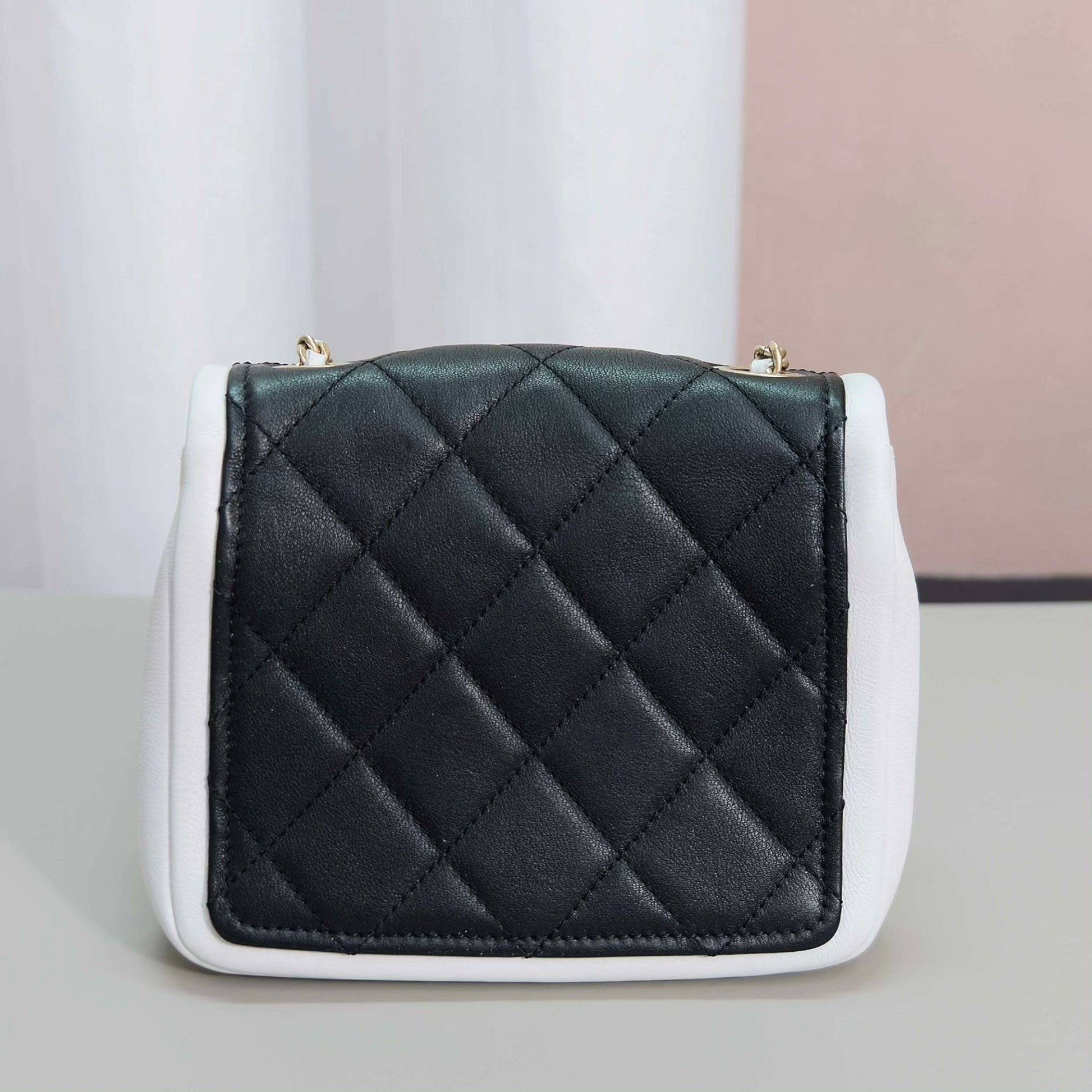 Chanel Pre-loved Bag Very good condition Size ONE SIZE - 2 Thumbnail
