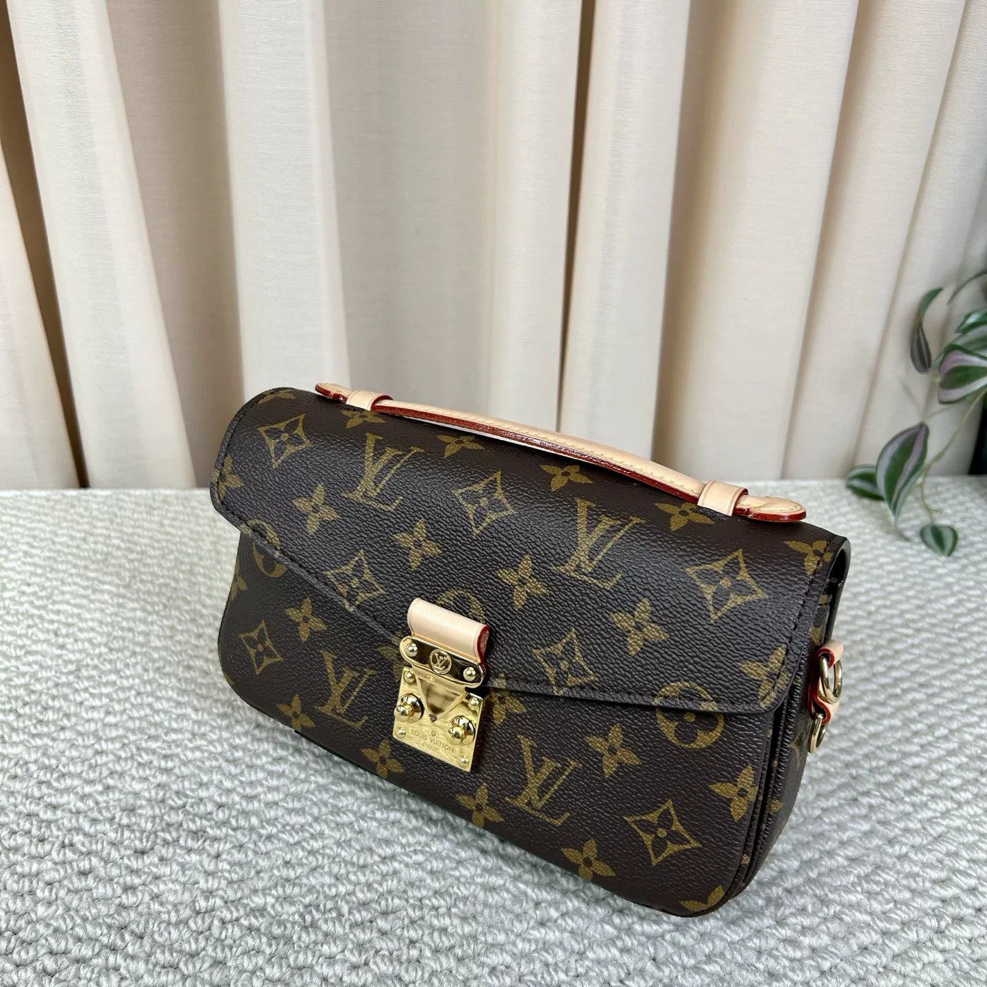 Louis Vuitton Pre-loved Bag Very good condition Size ONE SIZE - 5 Thumbnail