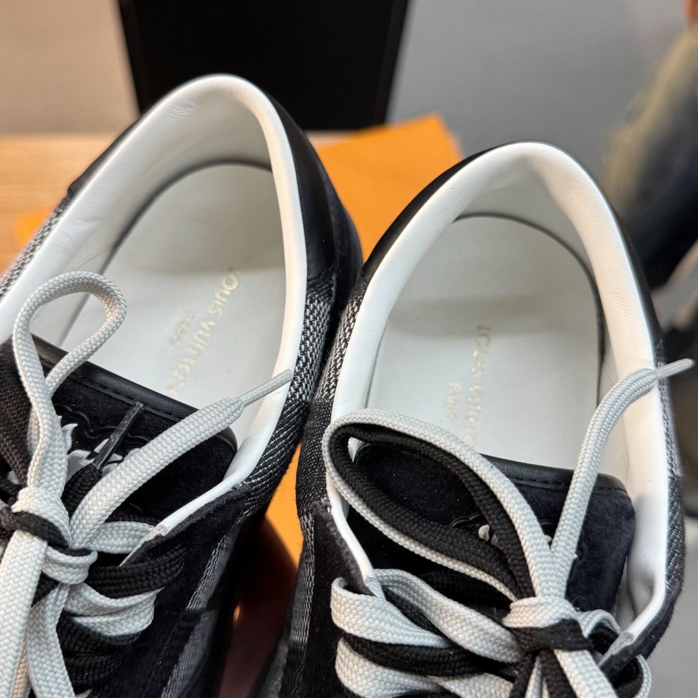 Louis Vuitton Louis Vuitton Checkered Black Lowtop Sneakers 9 Men Size US 9 / EU 42 - 8 Thumbnail