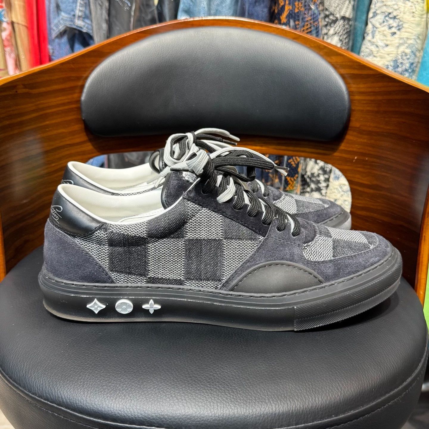 Louis Vuitton Louis Vuitton Checkered Black Lowtop Sneakers 9 Men Size US 9 / EU 42 - 4 Thumbnail