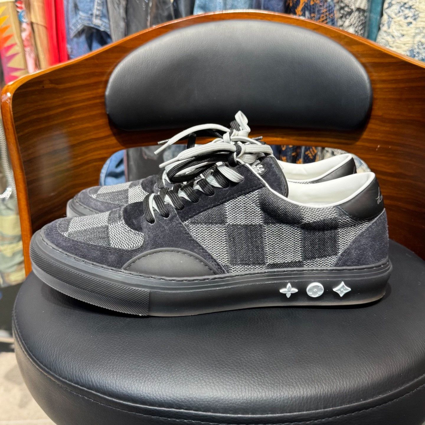 Louis Vuitton Louis Vuitton Checkered Black Lowtop Sneakers 9 Men Size US 9 / EU 42 - 6 Thumbnail