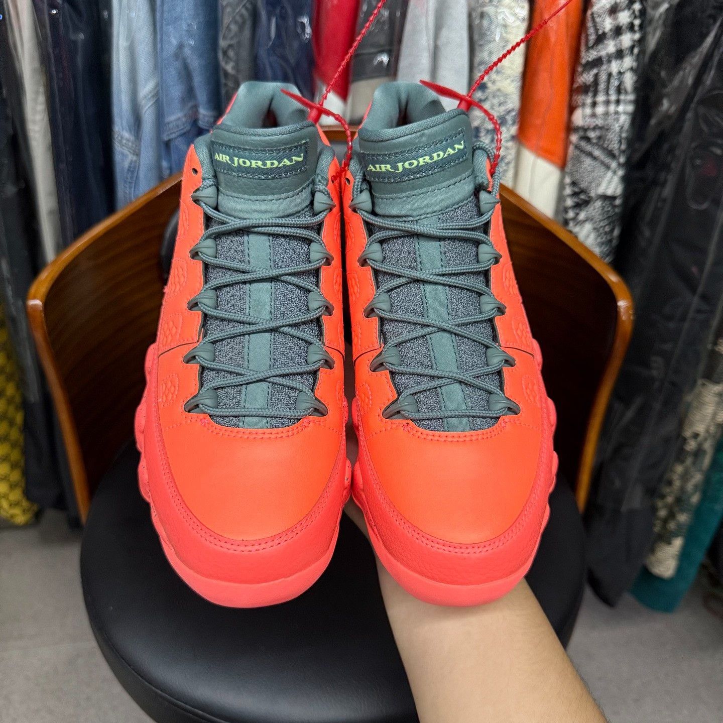 Nike Nike AJ9 Orange Lowtop Sneakers 7.5 Men Size US 7.5 / EU 40-41 - 5 Thumbnail