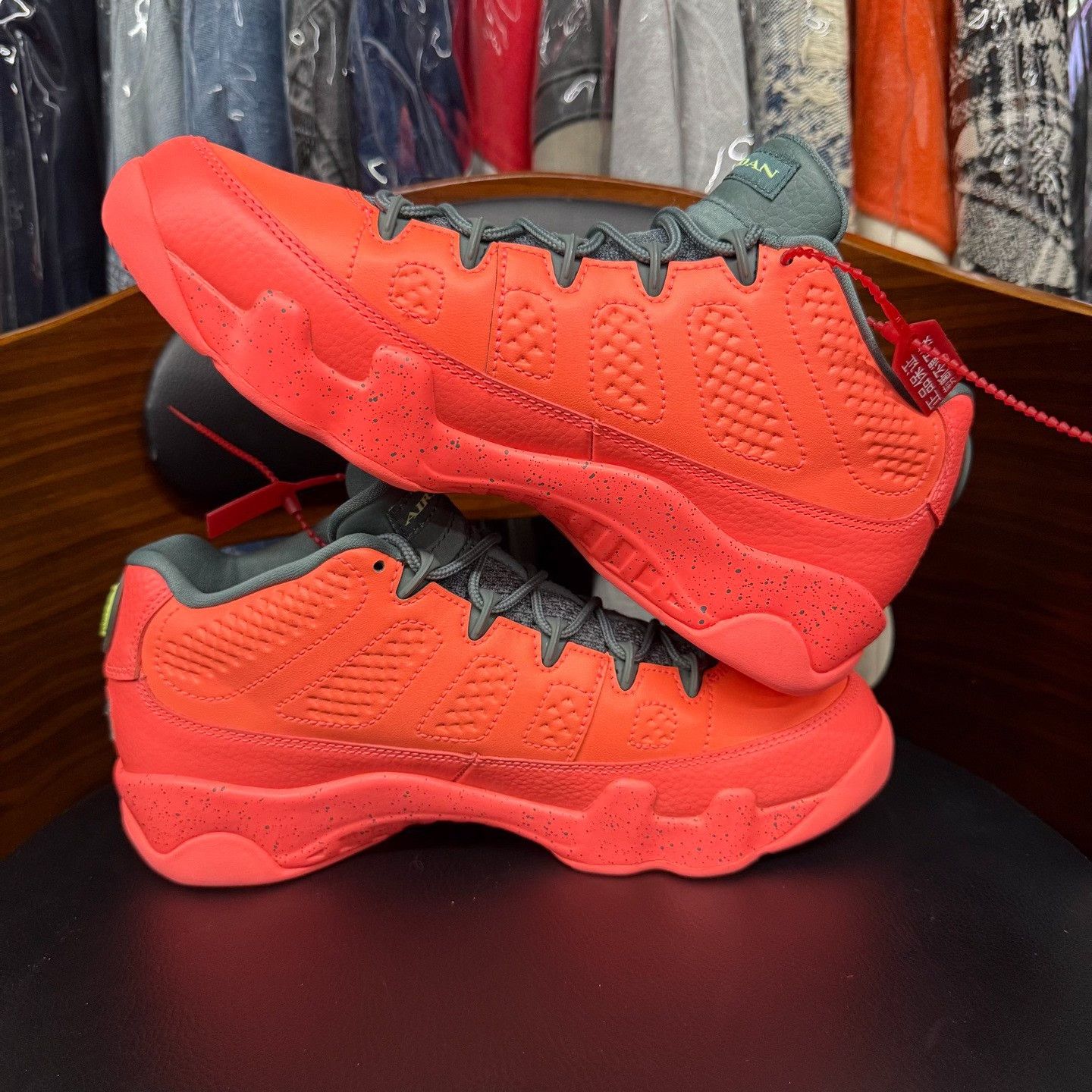 Nike Nike AJ9 Orange Lowtop Sneakers 7.5 Men Size US 7.5 / EU 40-41 - 7 Thumbnail