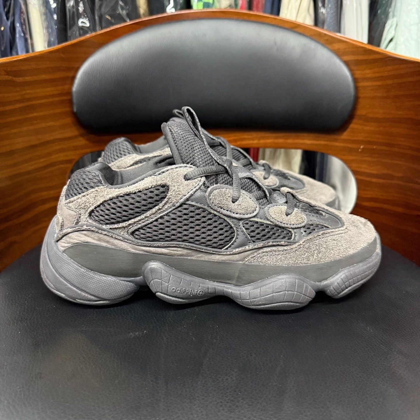 Adidas Adidas YEEZY500 Black Lowtop Sneakers 6.5 Men Size US 6.5 / EU 39-40 - 4 Thumbnail