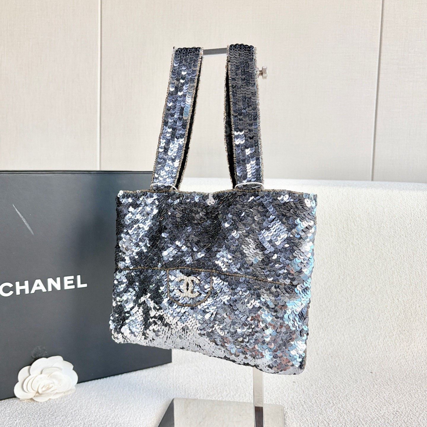 Chanel Pre-loved Bag Very good condition Size ONE SIZE - 4 Thumbnail