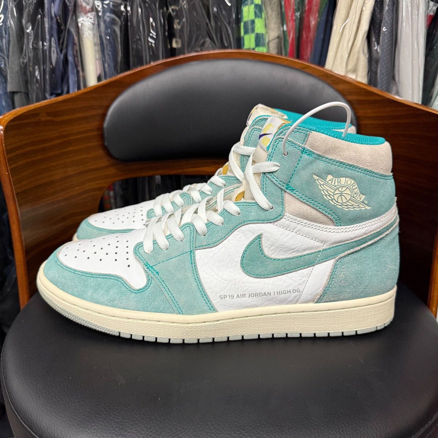 Nike Nike AJ1 Green Lowtop Sneakers 14 Men Size US 14 / EU 47 - 6 Thumbnail