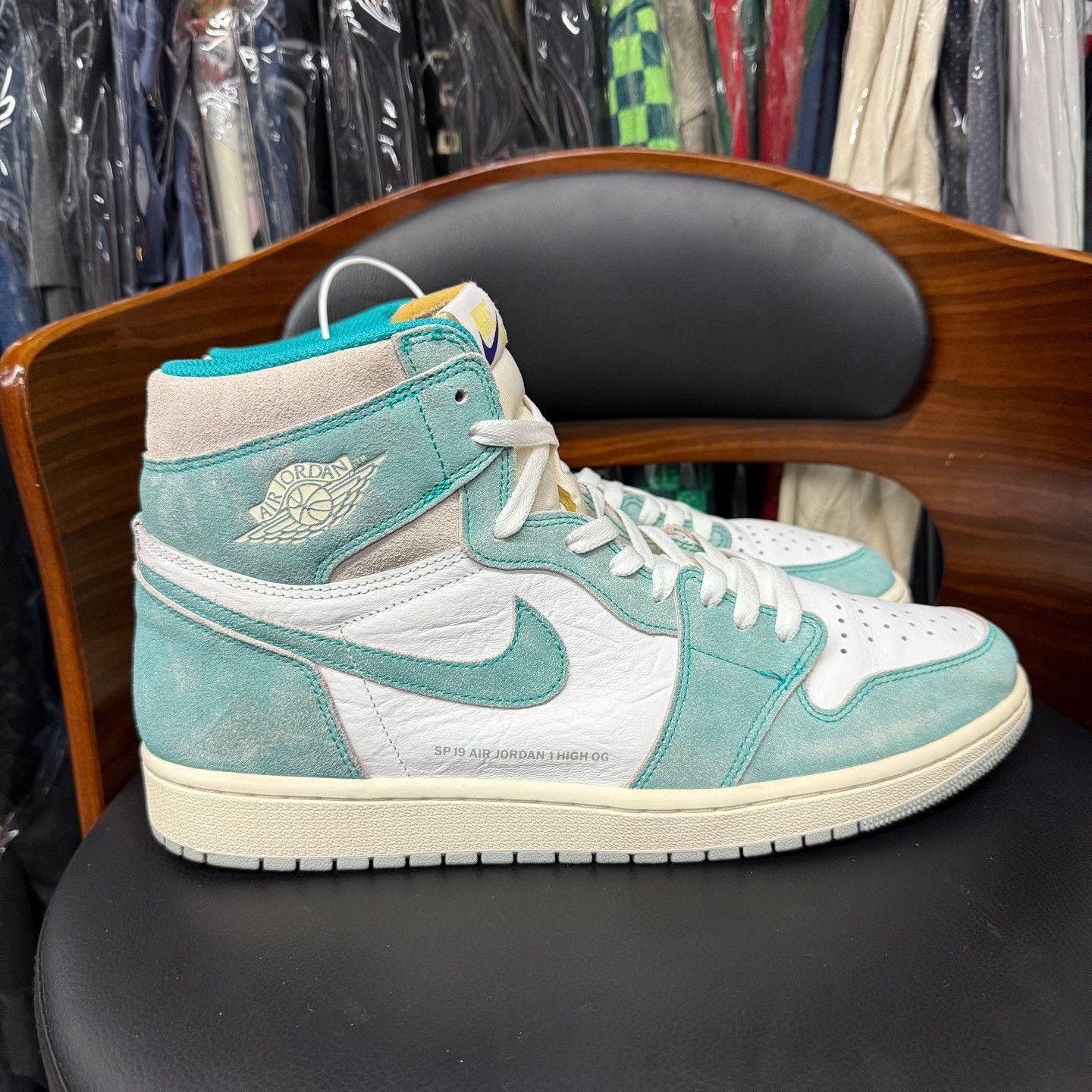Nike Nike AJ1 Green Lowtop Sneakers 14 Men Size US 14 / EU 47 - 4 Thumbnail