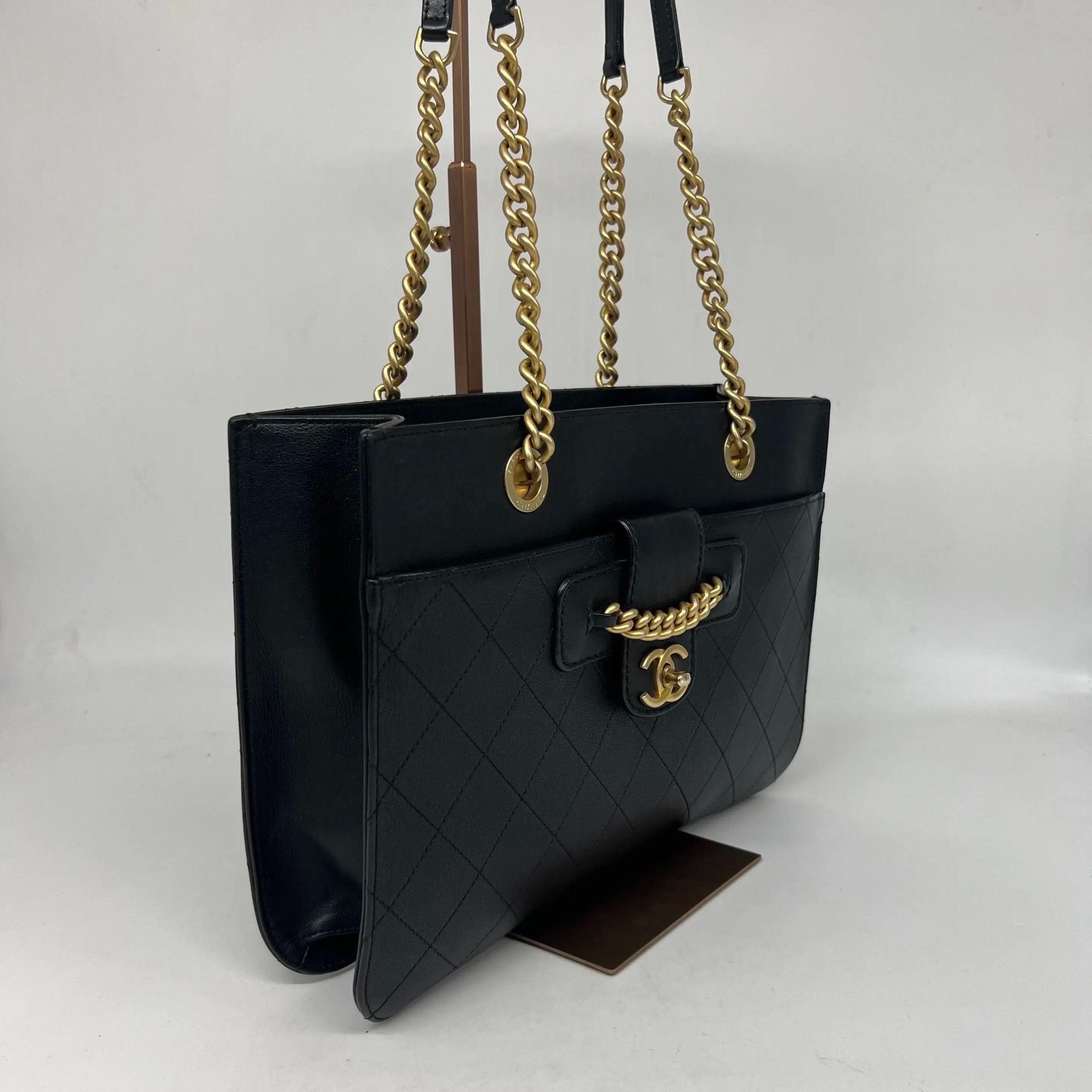 Chanel Pre-loved Bag Very good condition Size ONE SIZE - 2 Thumbnail