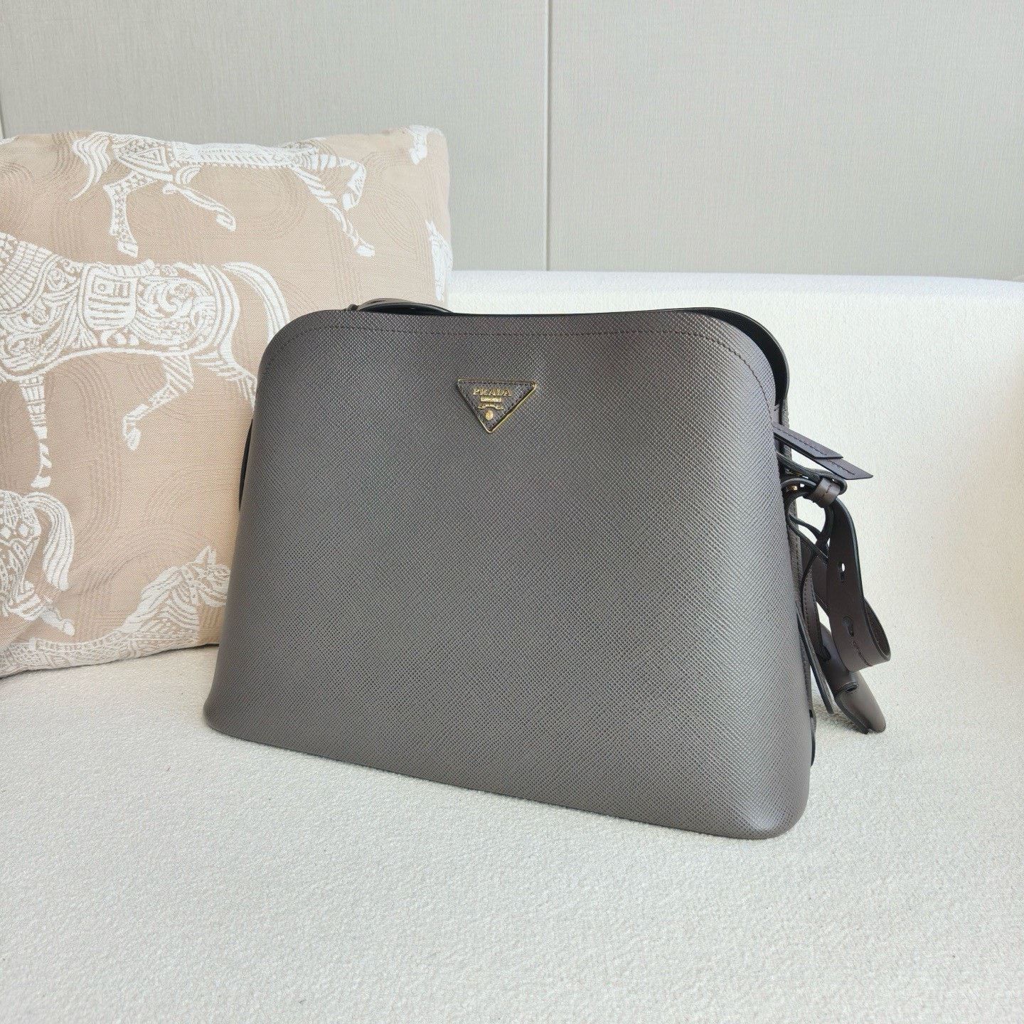 Prada Pre-loved Bag Very good condition Size ONE SIZE - 4 Thumbnail