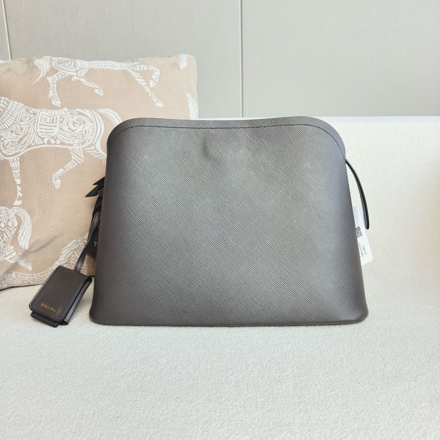 Prada Pre-loved Bag Very good condition Size ONE SIZE - 3 Thumbnail