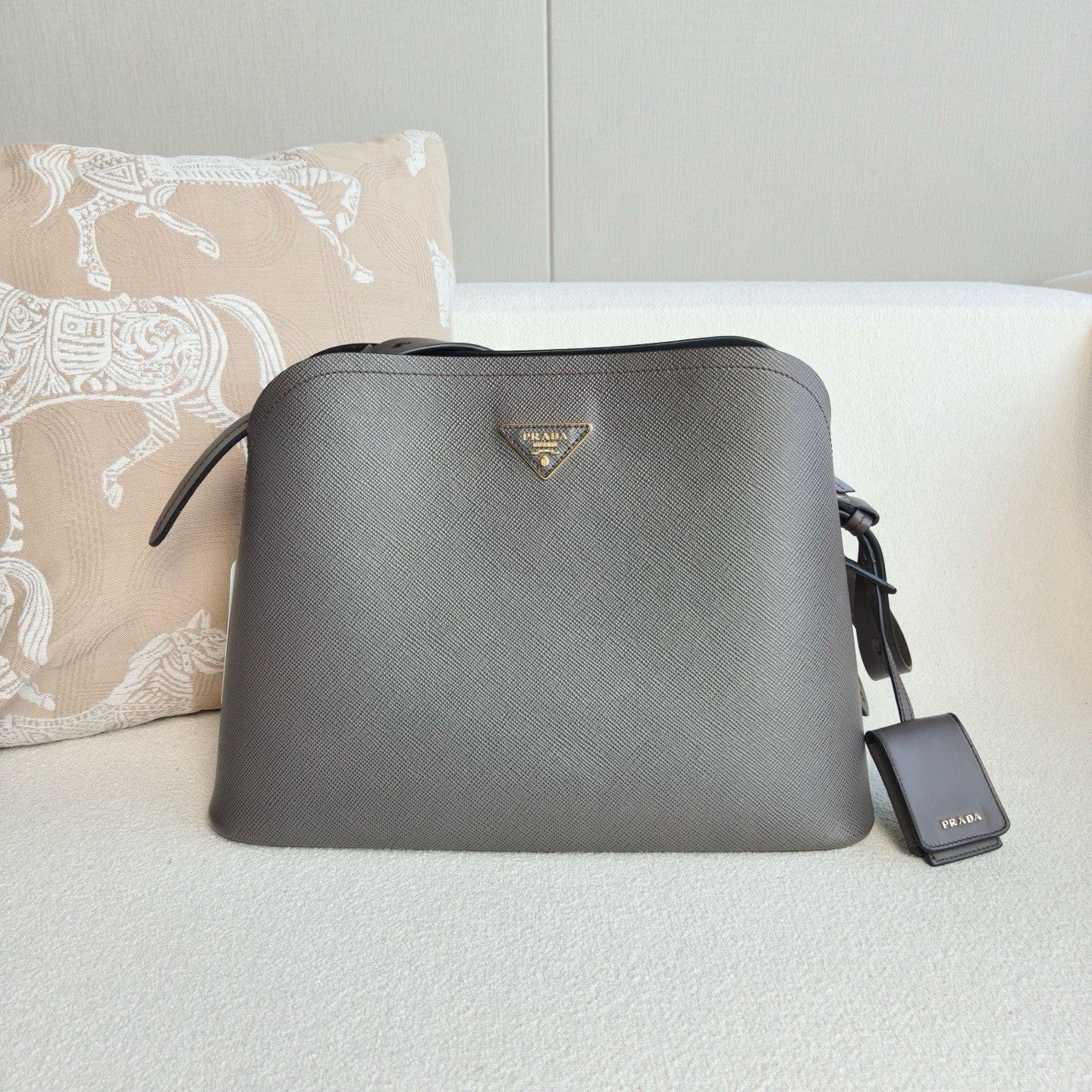 Prada Pre-loved Bag Very good condition Size ONE SIZE - 2 Thumbnail