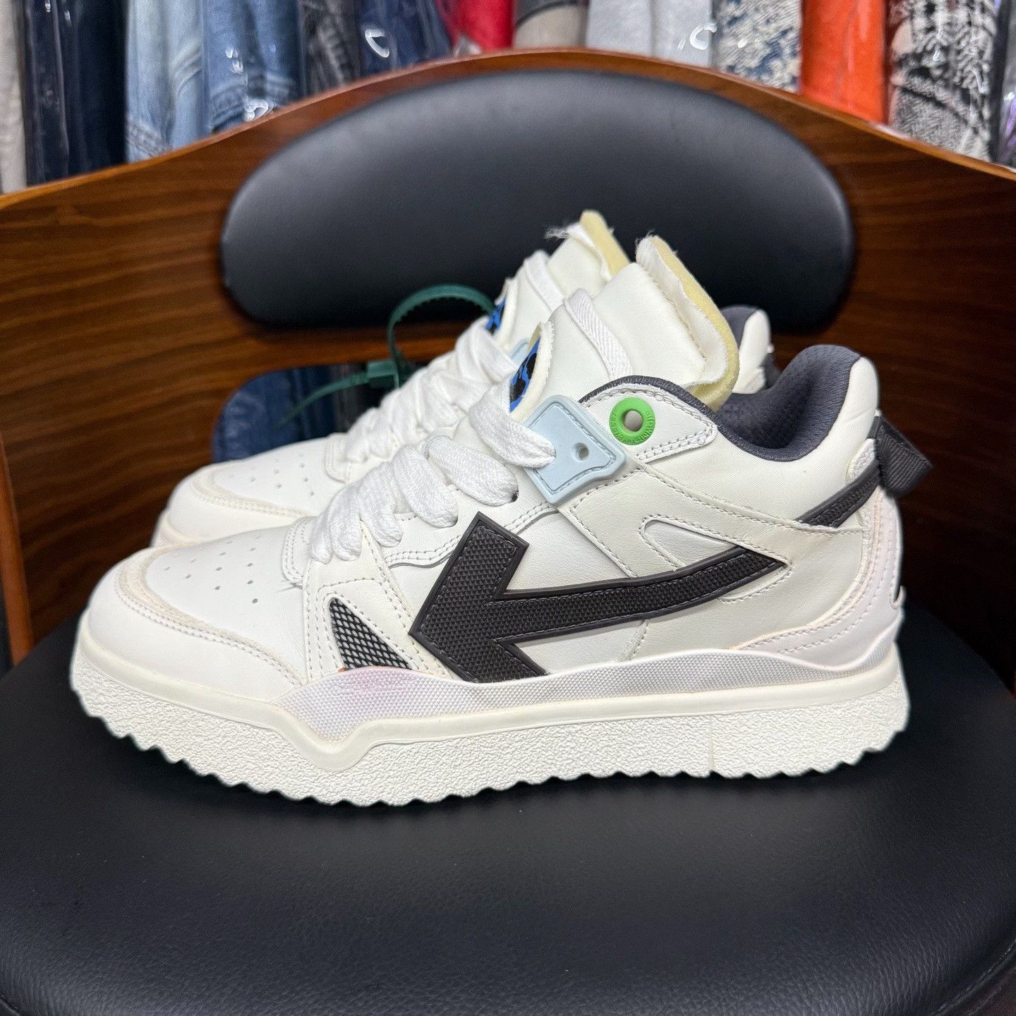 Off-White Off-White White Lowtop Sneakers 7.5 Men Size US 7.5 / EU 40-41 - 6 Thumbnail