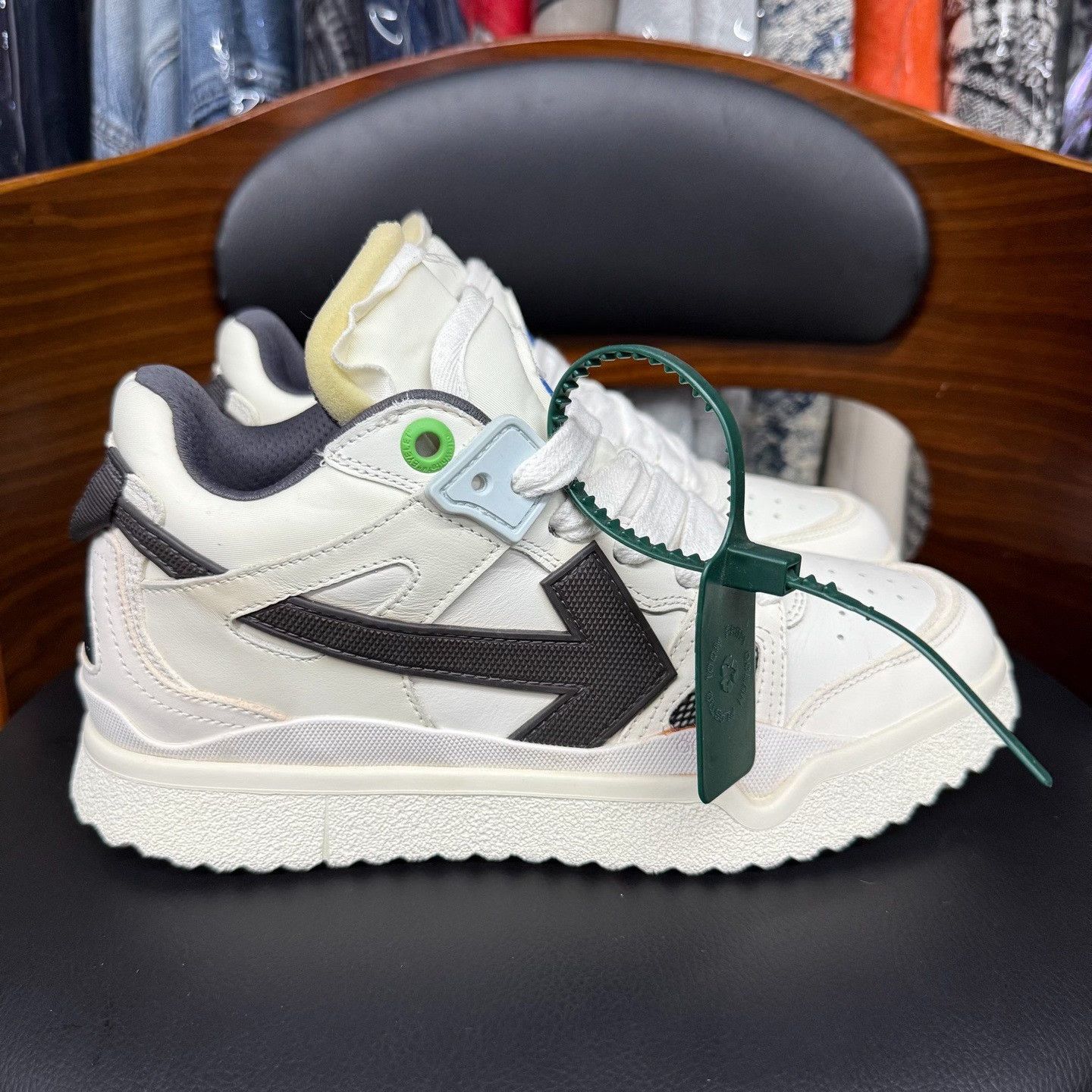Off-White Off-White White Lowtop Sneakers 7.5 Men Size US 7.5 / EU 40-41 - 4 Thumbnail