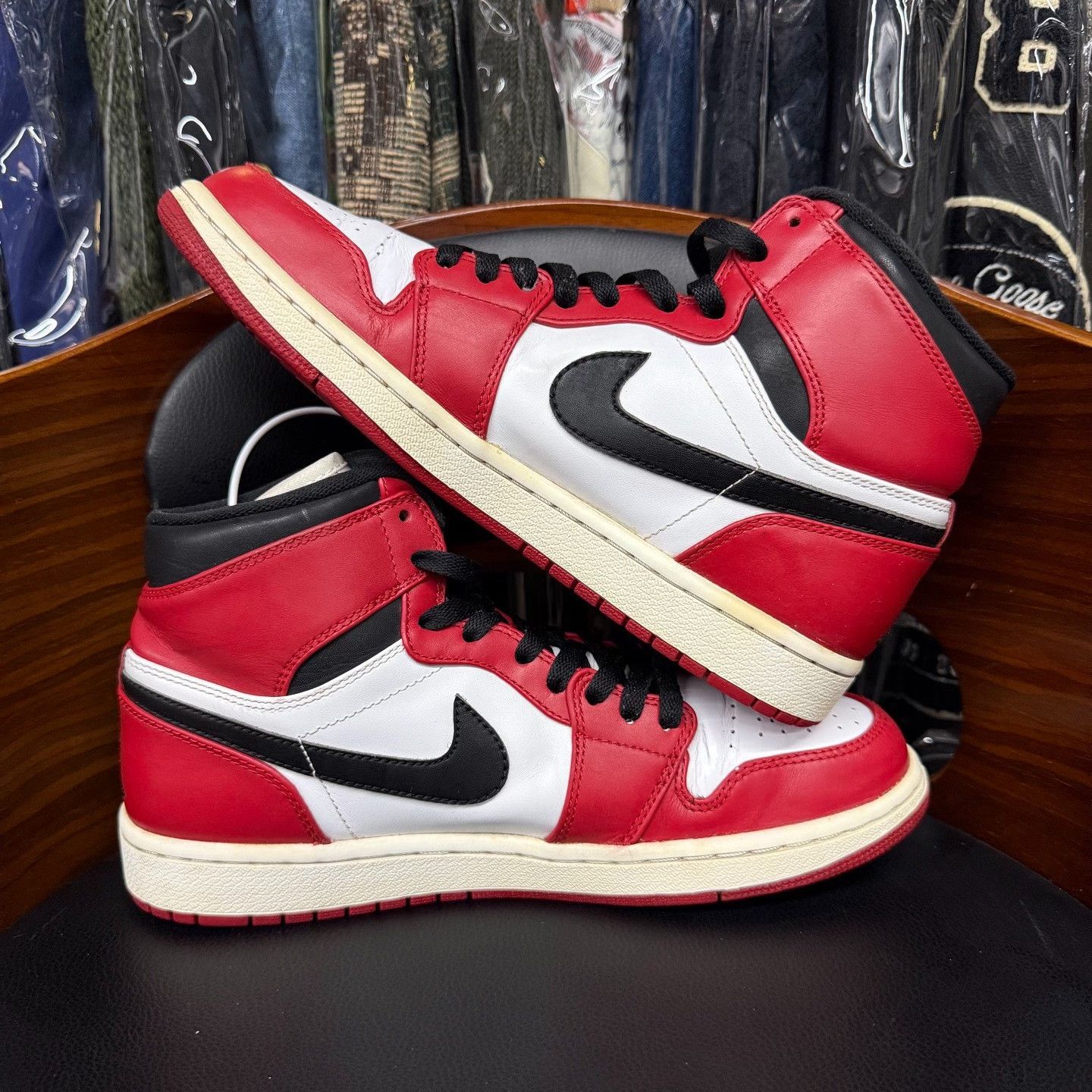 Nike Nike AJ1 Red Lowtop Sneakers 9.5 Men Size US 9.5 / EU 42-43 - 7 Thumbnail