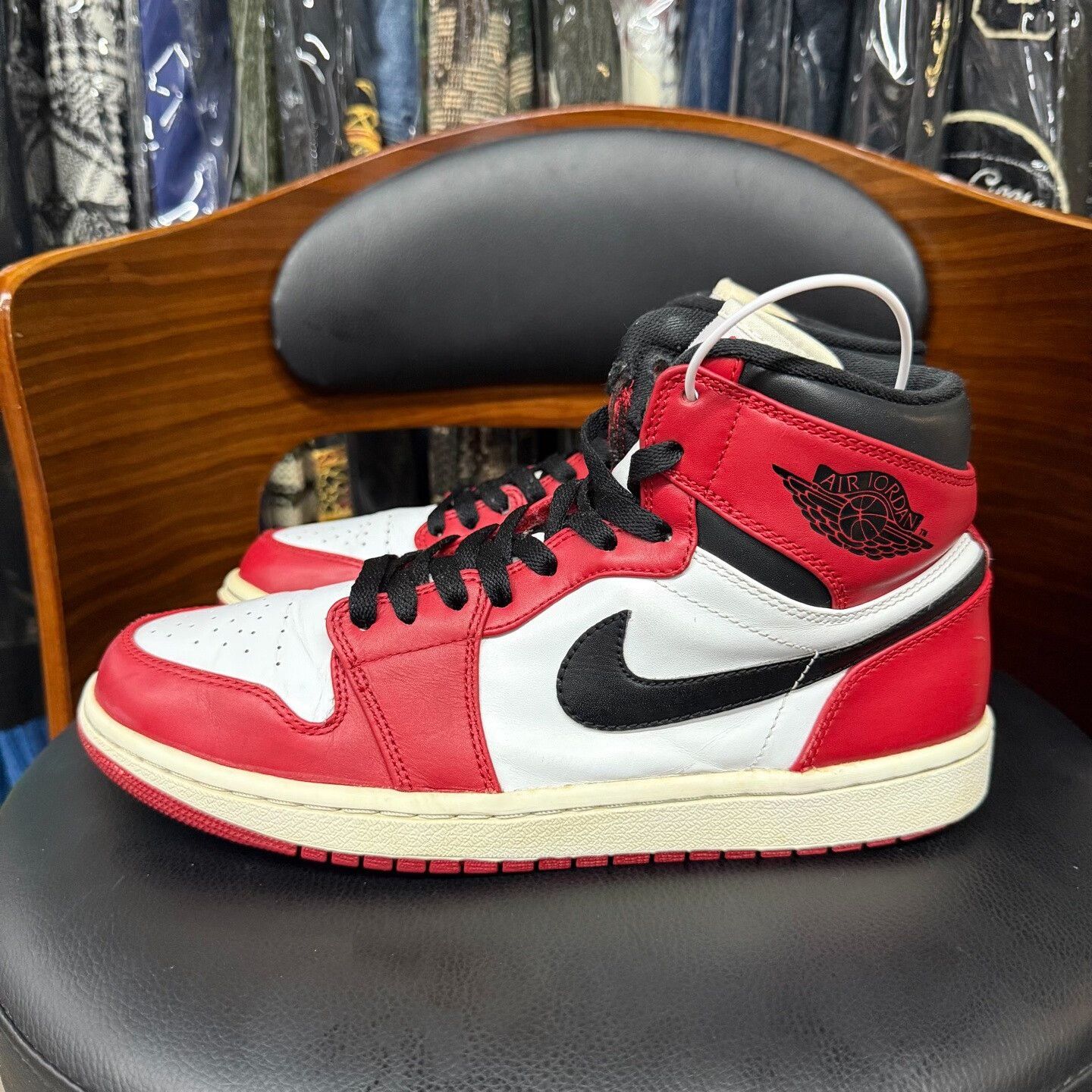 Nike Nike AJ1 Red Lowtop Sneakers 9.5 Men Size US 9.5 / EU 42-43 - 6 Thumbnail
