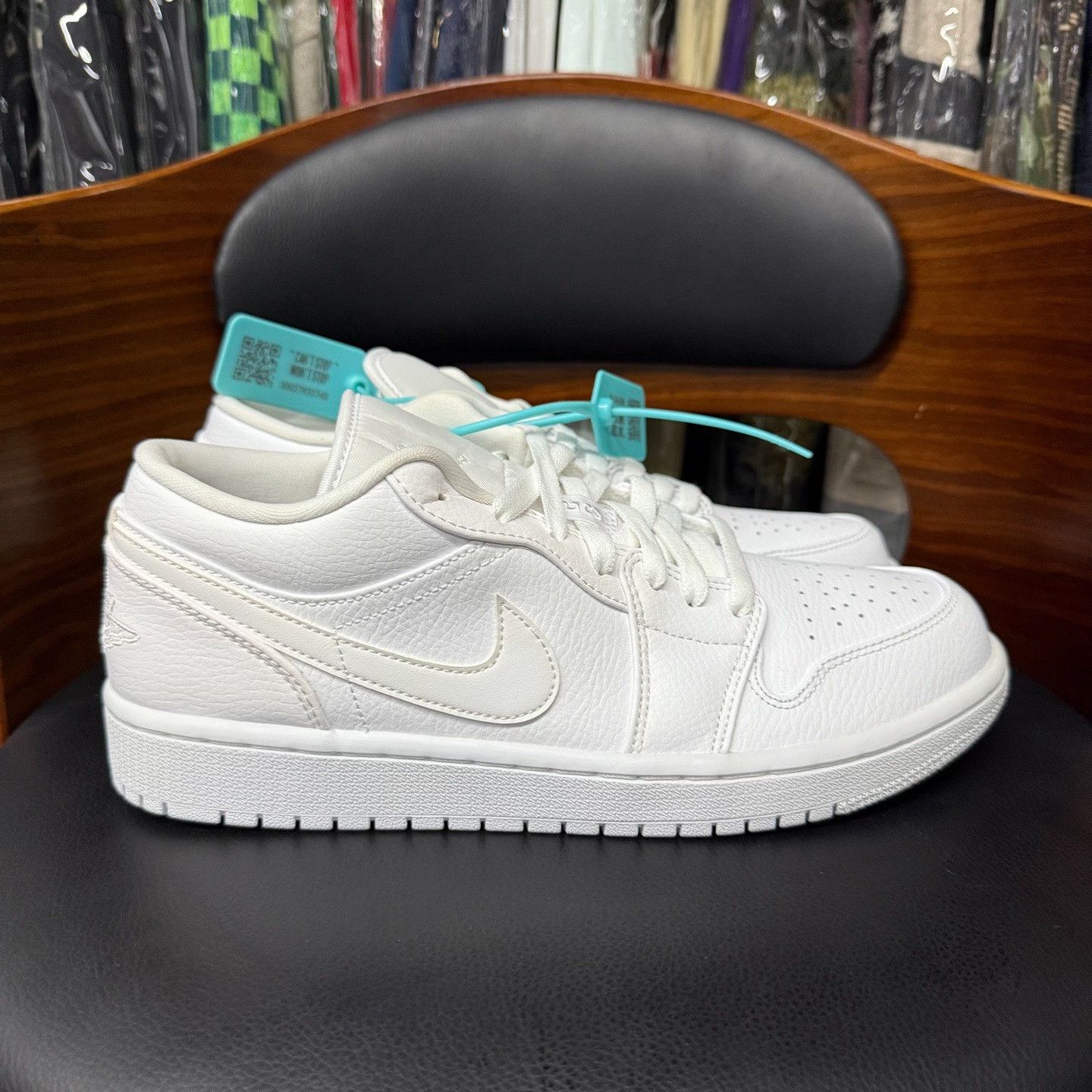 Nike Nike AJ1 White Lowtop Sneakers 9.5 Men Size US 9.5 / EU 42-43 - 4 Thumbnail