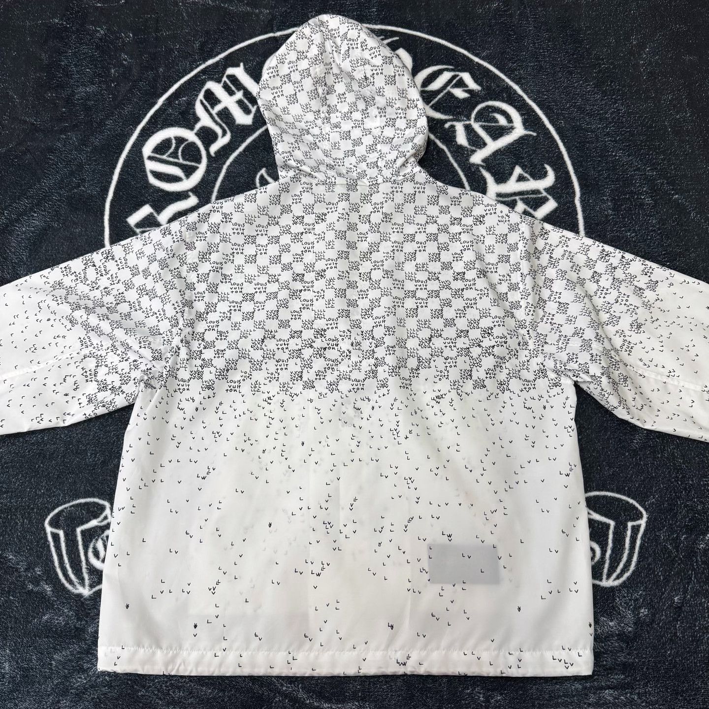 Louis Vuitton Louis Vuitton Checkered White Light Jacket L Men Size US L / EU 52-54 / 3 - 3 Thumbnail