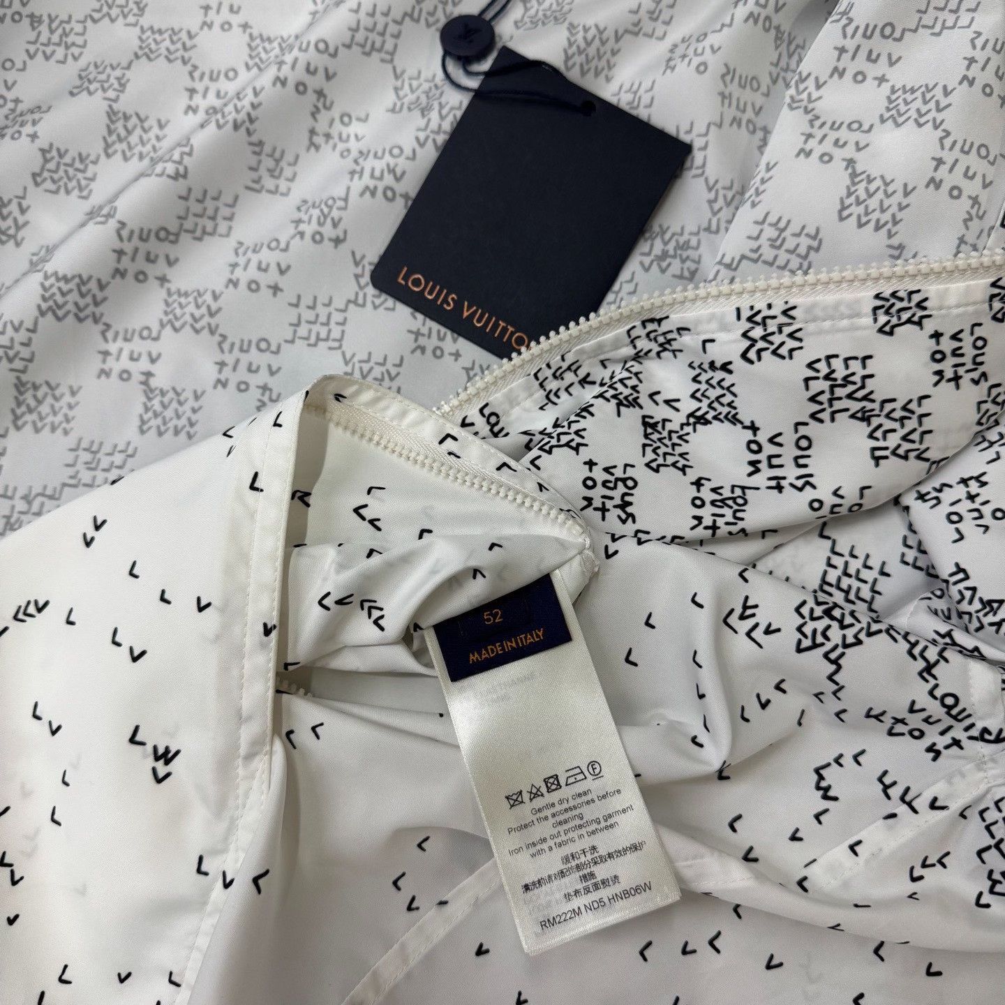 Louis Vuitton Louis Vuitton Checkered White Light Jacket L Men Size US L / EU 52-54 / 3 - 4 Thumbnail