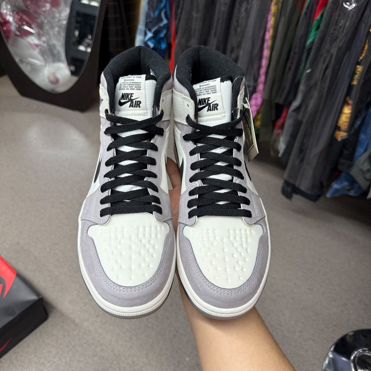 Nike Nike AJ1 White Hitop Sneakers 9.5 Men Size US 9.5 / EU 42-43 - 5 Thumbnail