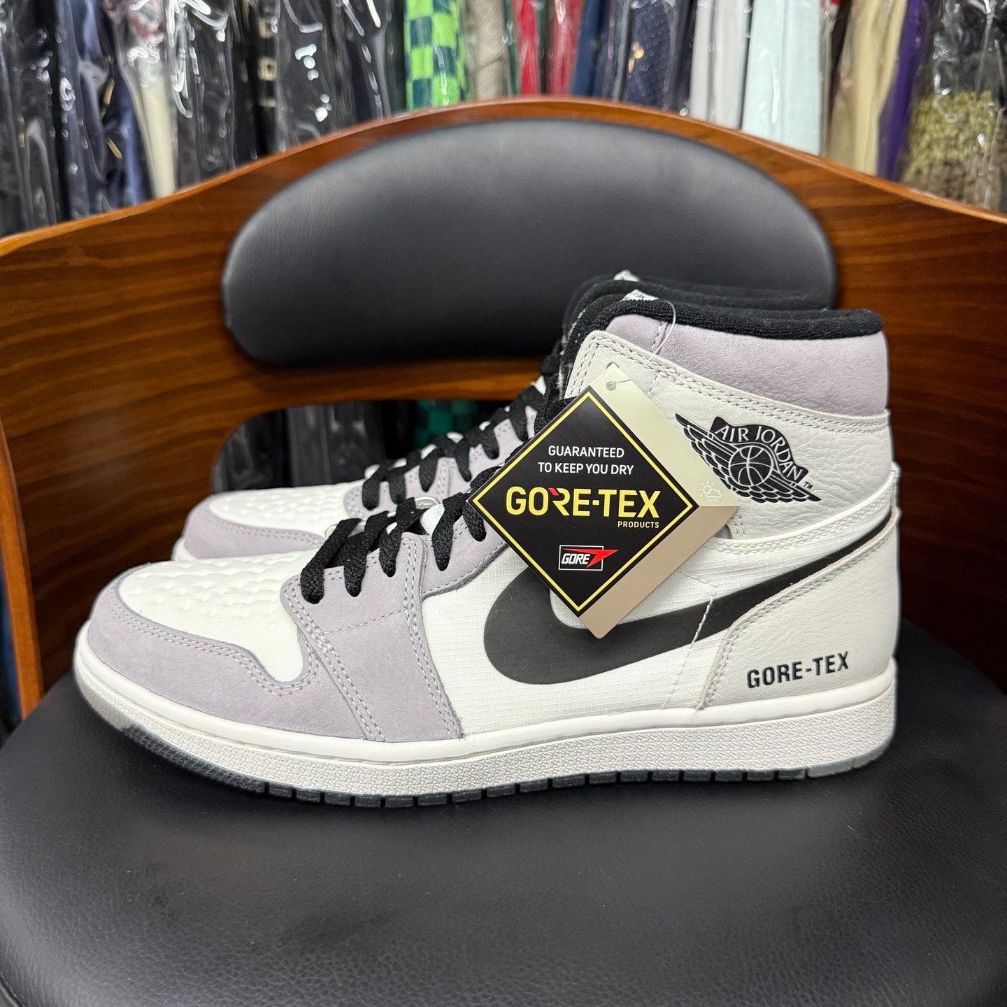 Nike Nike AJ1 White Hitop Sneakers 9.5 Men Size US 9.5 / EU 42-43 - 6 Thumbnail