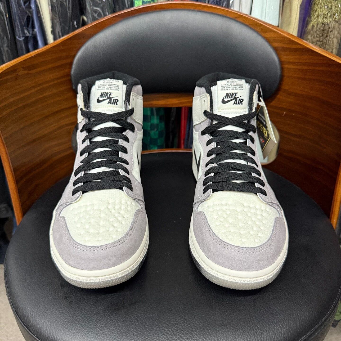 Nike Nike AJ1 White Hitop Sneakers 9.5 Men Size US 9.5 / EU 42-43 - 2 Thumbnail