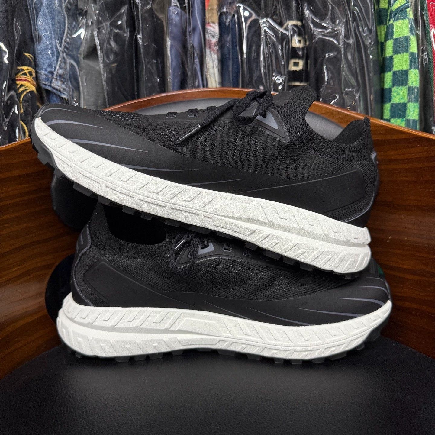 Other Black Lowtop Sneakers 9 Men Size US 9 / EU 42 - 7 Thumbnail
