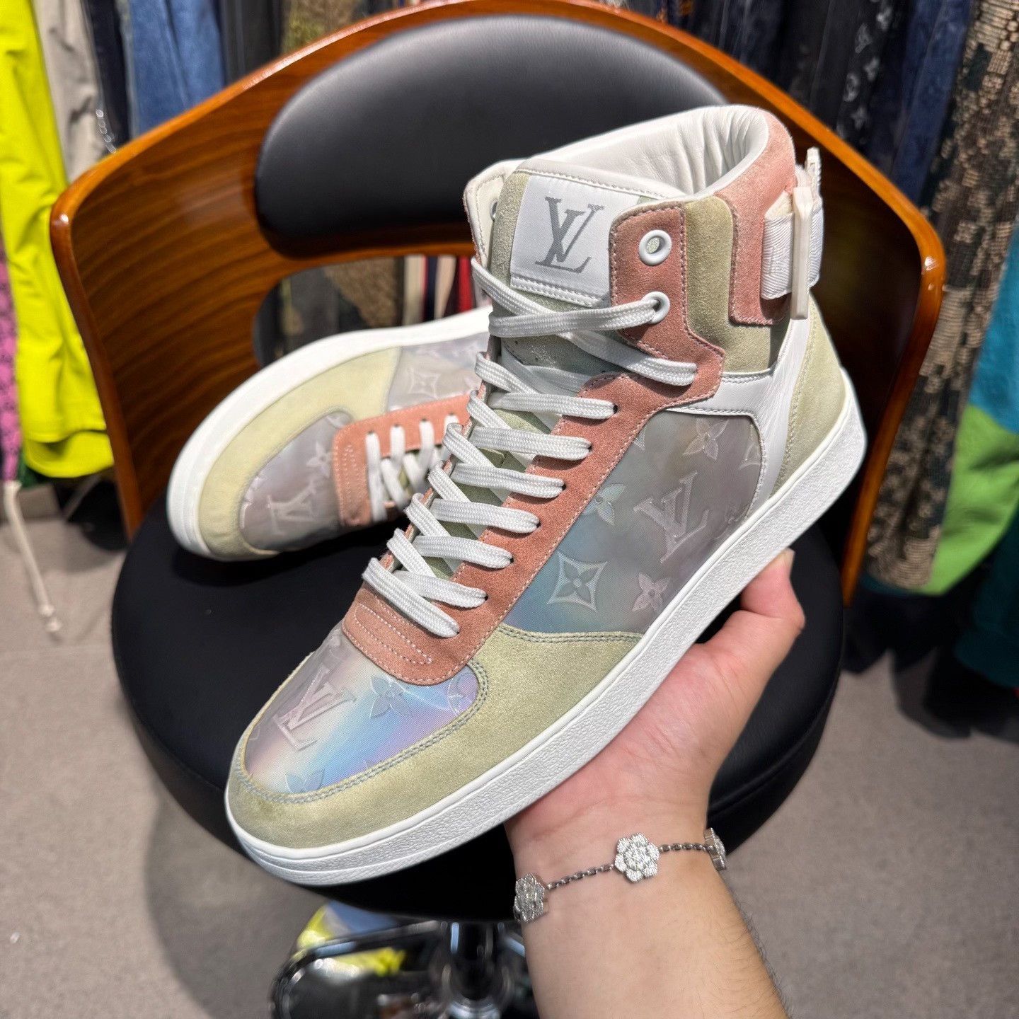 Louis Vuitton Louis Vuitton Multi Hitop Sneakers 8 Men Size US 8 / EU 41 - 5 Thumbnail